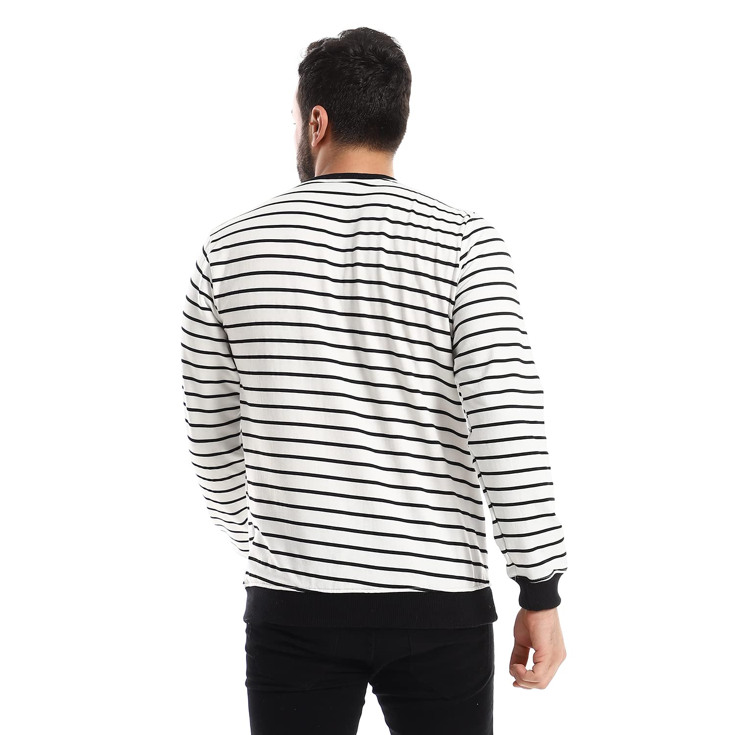 سويت شيرت رجالي من أندورا مصمم لتوفير الراحة والمظهر العصري الكاجوال. مصنوع من خامات ناعمة