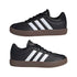 حذاء من Adidas للأولاد، المصمم لدعم أقدام الأطفال أثناء اللعب، المدرسة،