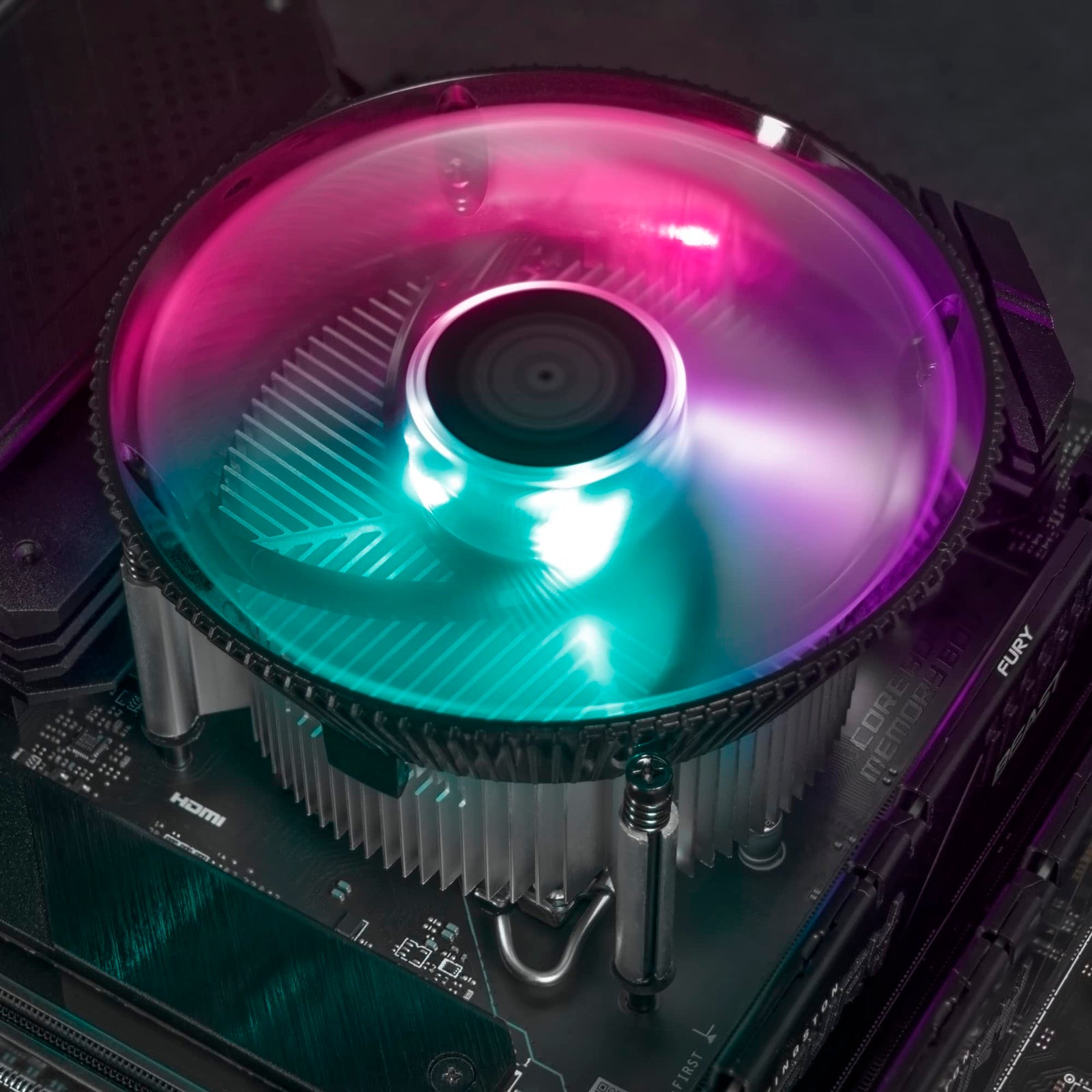 مبرد معالج كولر ماستر i70C لمنفذ LGA 1700 مع إضاءة ARGB، لون أسود، أبعاد 12 × 12 × 7 سم، جهد 12 فولت، قدرة 1.44 واط، سرعة دوران 1800 دورة في الدقيقة، تدفق هواء 37.08 قدم مكعب/دقيقة، صوت 28 ديسيبل