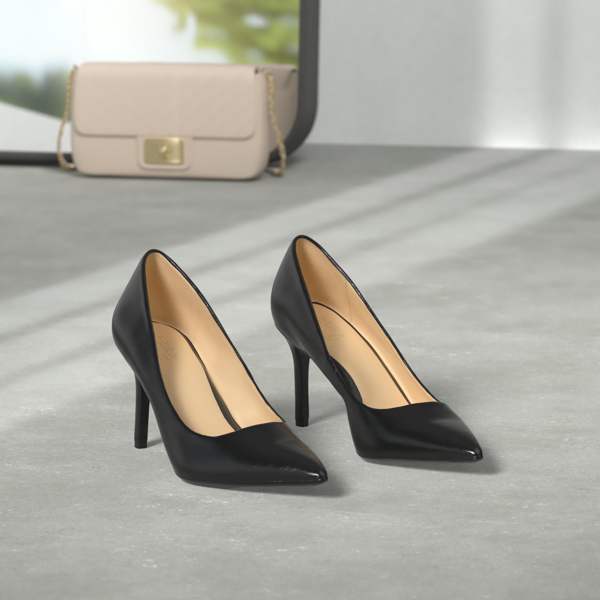  أحذية ناتشورالايزر للنساء لتوفير الراحة طوال اليوم دون التخلي عن الأناقة. صُنعت من خامات عالية الجودة وتتميز بنعل داخلي مبطن ناعم وتصميم مريح يدعم شكل القدم الطبيعي