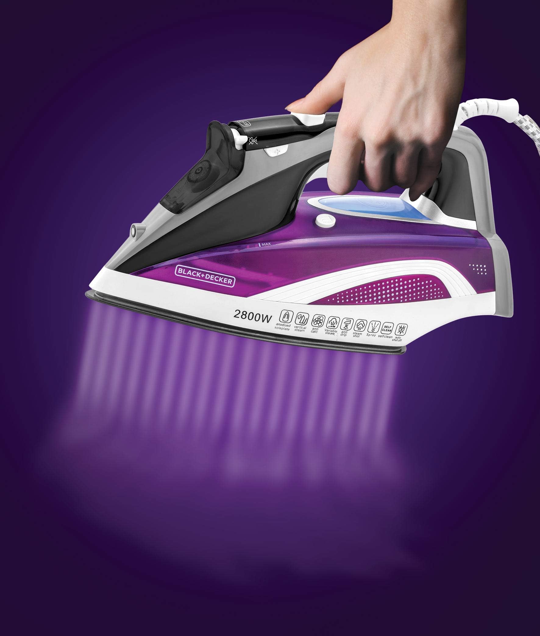 مكواة البخار من  BLACK+DECKER  ديجيتال 2800 وات توفر أداءً قويًا لنتائج كي سريعة وفعالة