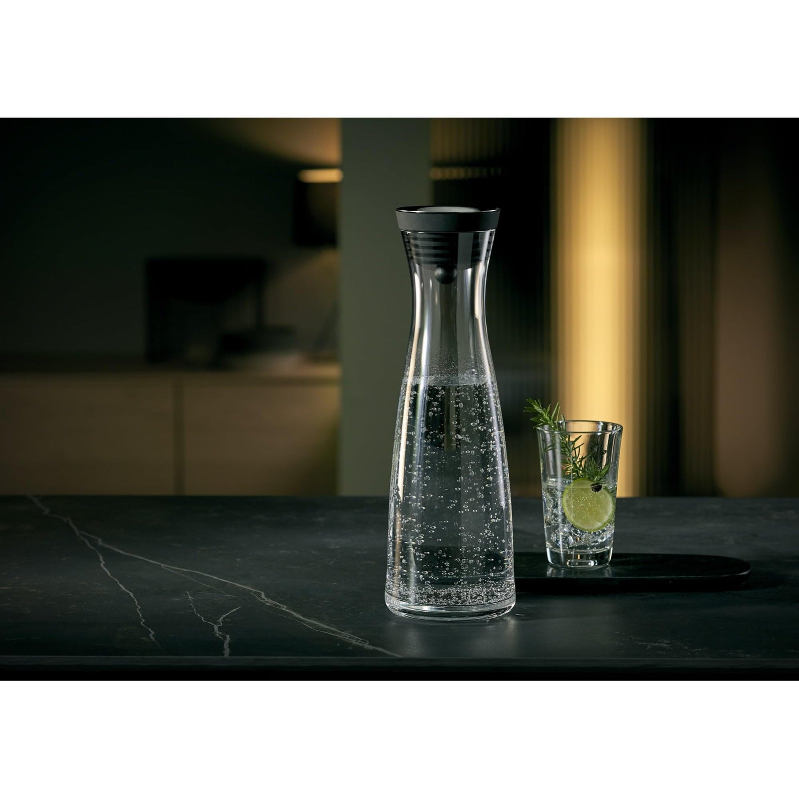 إبريق ماء WMF Basic بسعة 1.5 لتر – زجاج أنيق وفولاذ Cromargan® المقاوم للصدأ مع غطاء ذكي