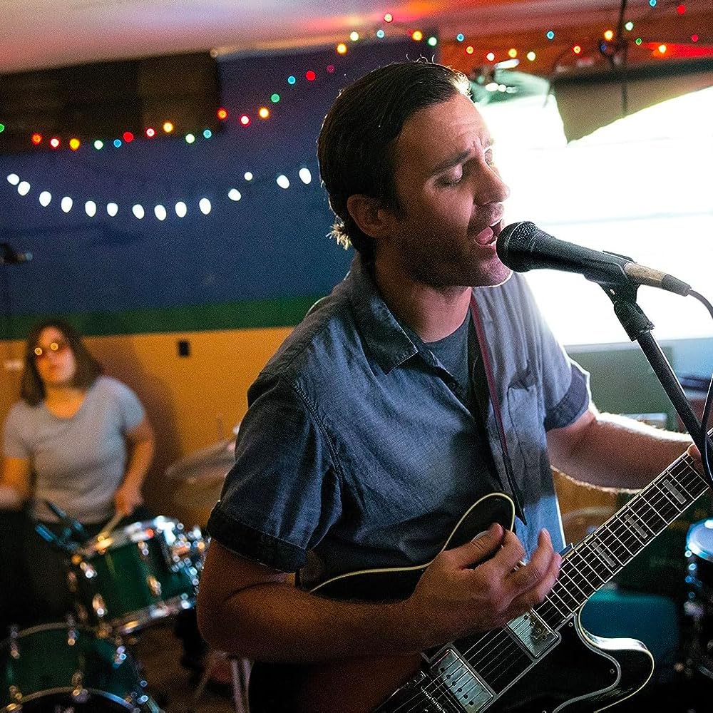 ميكروفون Shure PGA58 الديناميكي هو ميكروفون محمول عالي الجودة مصمم لتقديم صوت واضح وطبيعي للأداء الغنائي أو التحدث. يتميز بنمط التقاط قلبي الاتجاه الذي يعزل الصوت الرئيسي ويقلل الضوضاء الخلفية بشكل فعال