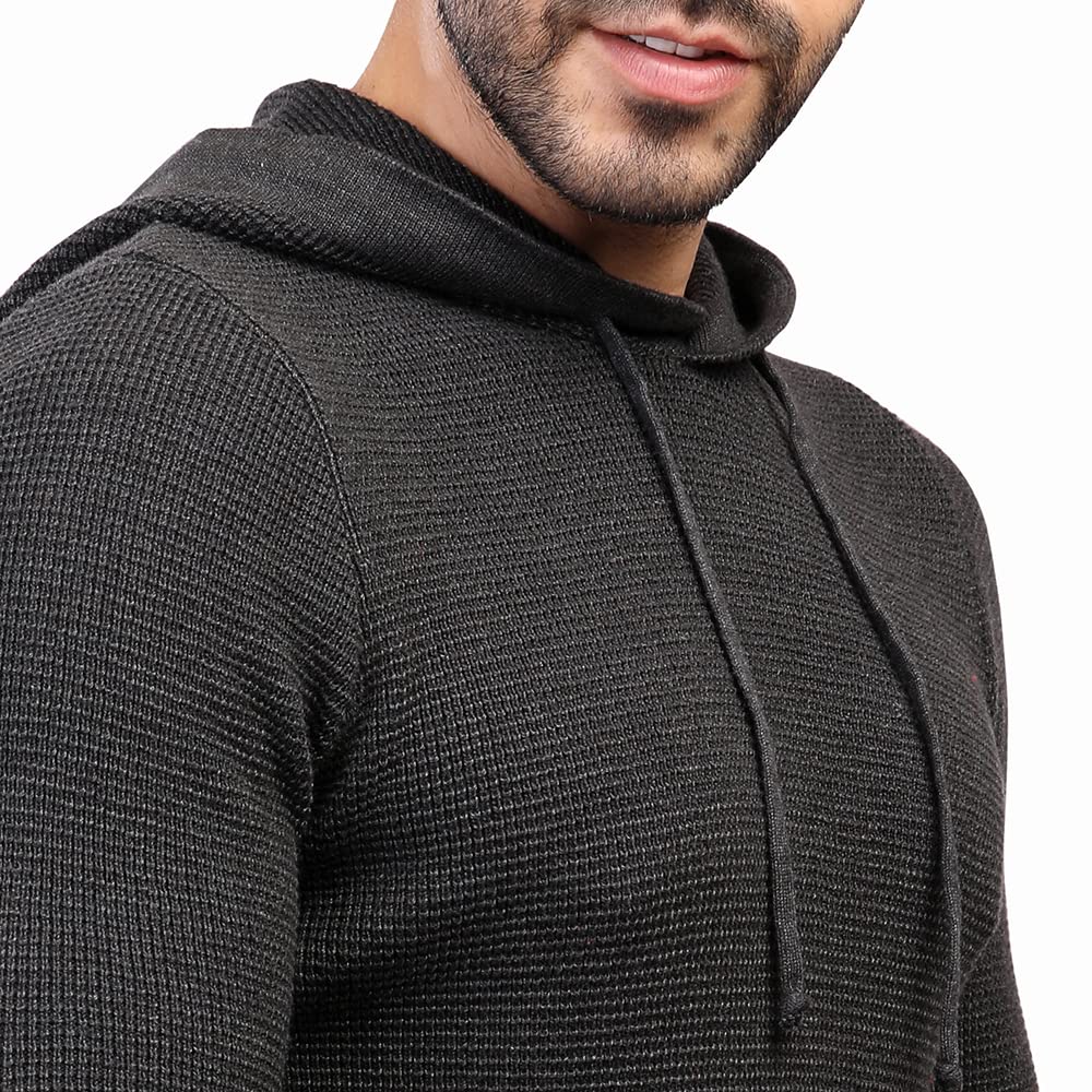 هودي COUP المنقوش للرجال إضافة أنيقة ومريحة لخزانة الملابس الكاجوال. مصنوع من قماش ناعم وقابل للتنفس يوفر الدفء والراحة طوال اليوم. 