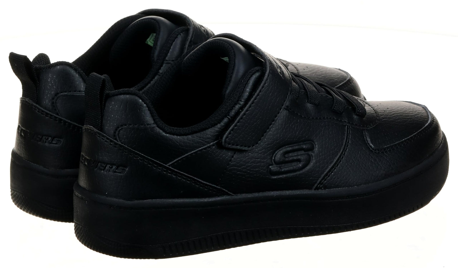 أحذية Skechers للأولاد تجمع بين الراحة، الأناقة، والمتانة للاستخدام اليومي. مصنوعة من مواد خفيفة الوزن ومريحة، مع نعل مبطن يوفر دعم ومرونة للقدمين النشيطتين.