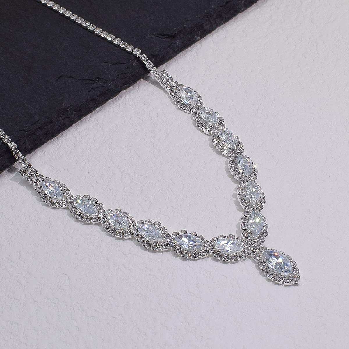 طقم مجوهرات نسائي من واي سول – عقد وأقراط مرصعة بفصوص CZ لليالي السهرة والزفاف