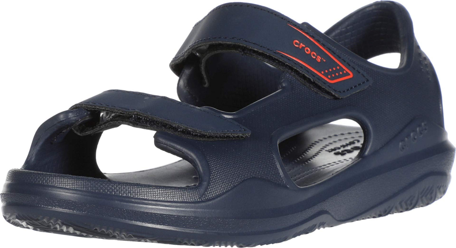  صندل من  Crocs للأولاد مصنوعة من خامة خفيفة ومتينه ومقاومة للماء،