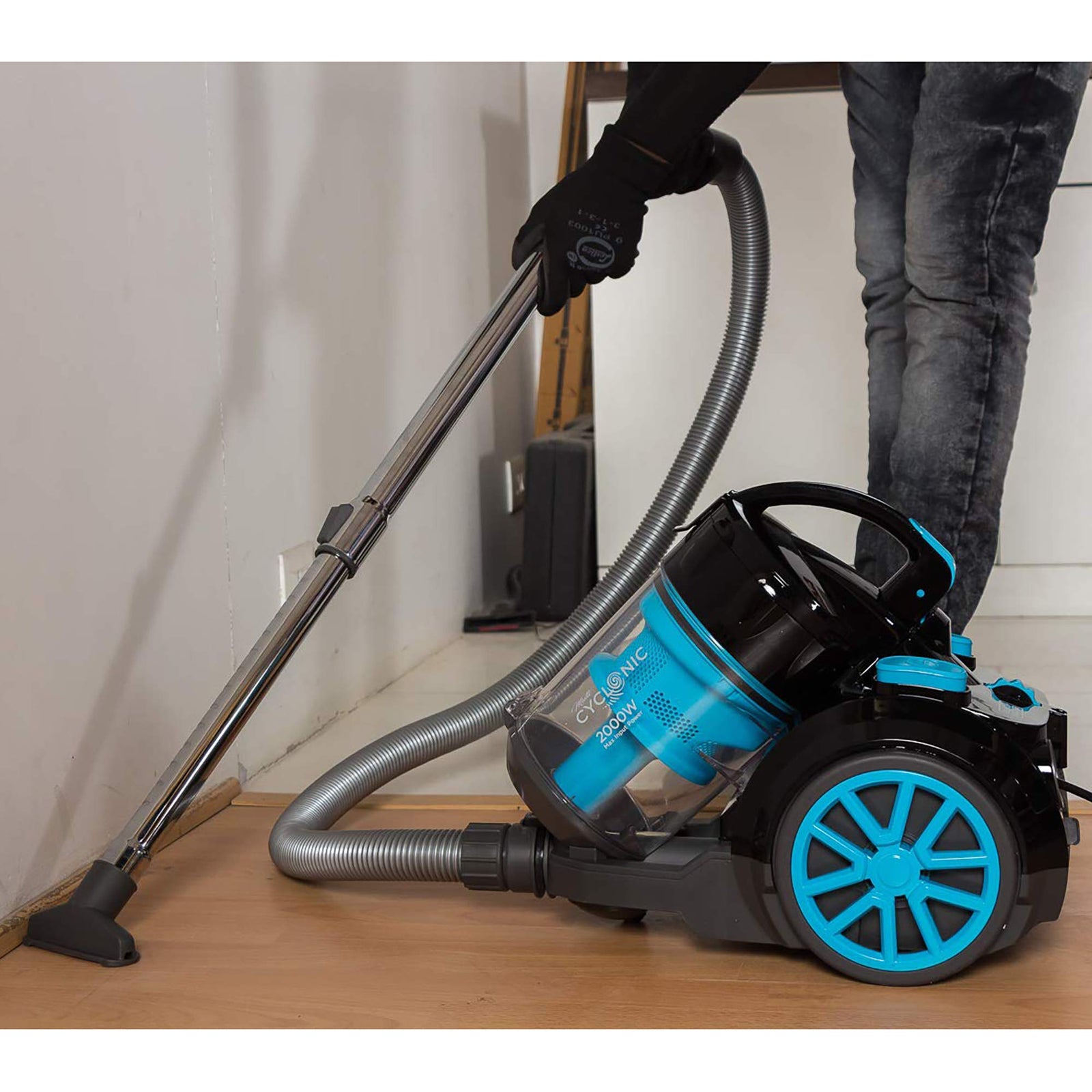 Black & Decker 2000W Bagless Cyclonic Canister Vacuum Cleaner Multi Color - Vm2080-B5 ( Damage Box )