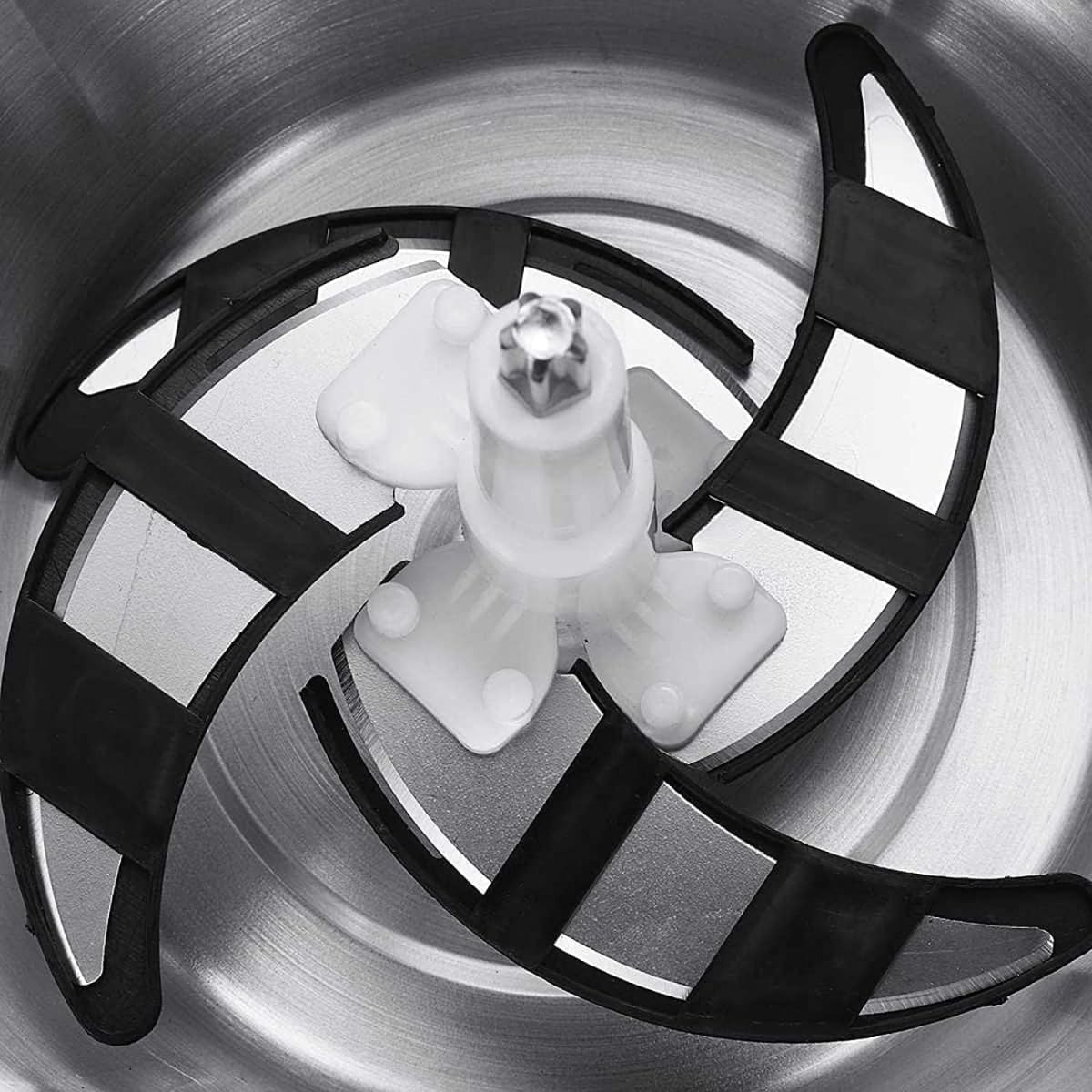 مفرمة اللحم الكهربائية القوية بسعة 3 لتر ومحرك بقدرة 800 وات. تتميز بهيكل وشفرات من الفولاذ المقاوم للصدأ لتوفير أداء متين وفعال في طحن وفرم وخلط المكونات خلال ثوانٍ. يعمل المحرك القوي بقدرة 800 وات على إنجاز المهام بسرعة وكفاءة، 