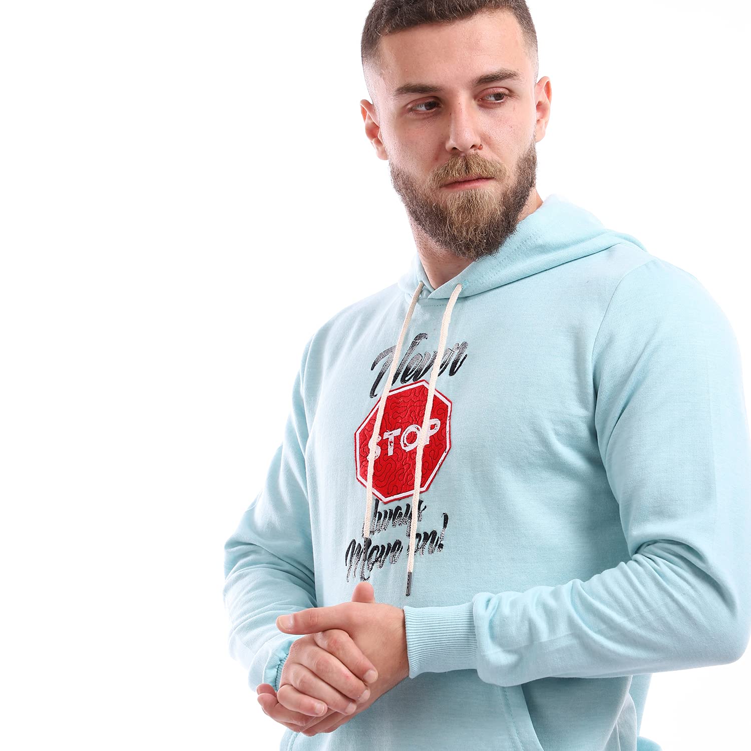 هوديات أندورا للرجال تجمع بين الراحة والدفء والأناقة اليومية. مصنوعة من خامة ناعمة ومتينة لتمنحك إحساسًا مريحًا