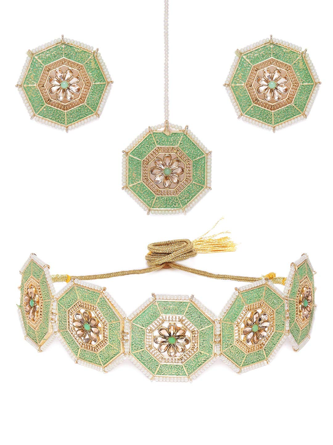 طقم قلادة قصيرة من زاڤيري بيرلز باللون الأخضر الباستيل ومزين بتقنية المينا، يشمل عقداً قصيراً، أقراطاً متناسقة، وتيكا للرأس، مصمم لإضفاء لمسة تقليدية وأنيقة على أي إطلالة – Safqqa Egypt