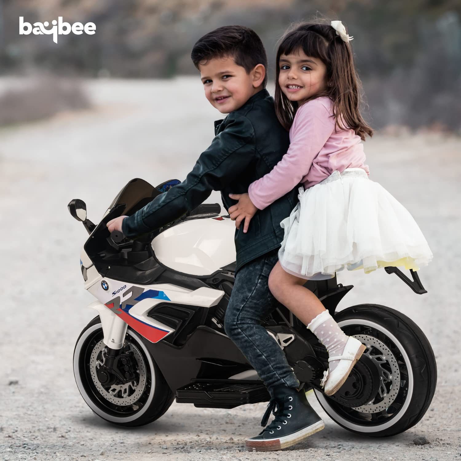 دراجة كهربائية برافو تعمل بالبطارية قابلة لإعادة الشحن دراجة سباق مزودة بأضواء وموسيقى لعبة ركوب للأطفال مناسبة للأولاد والبنات من عمر 3 إلى 8 سنوات من بايبي