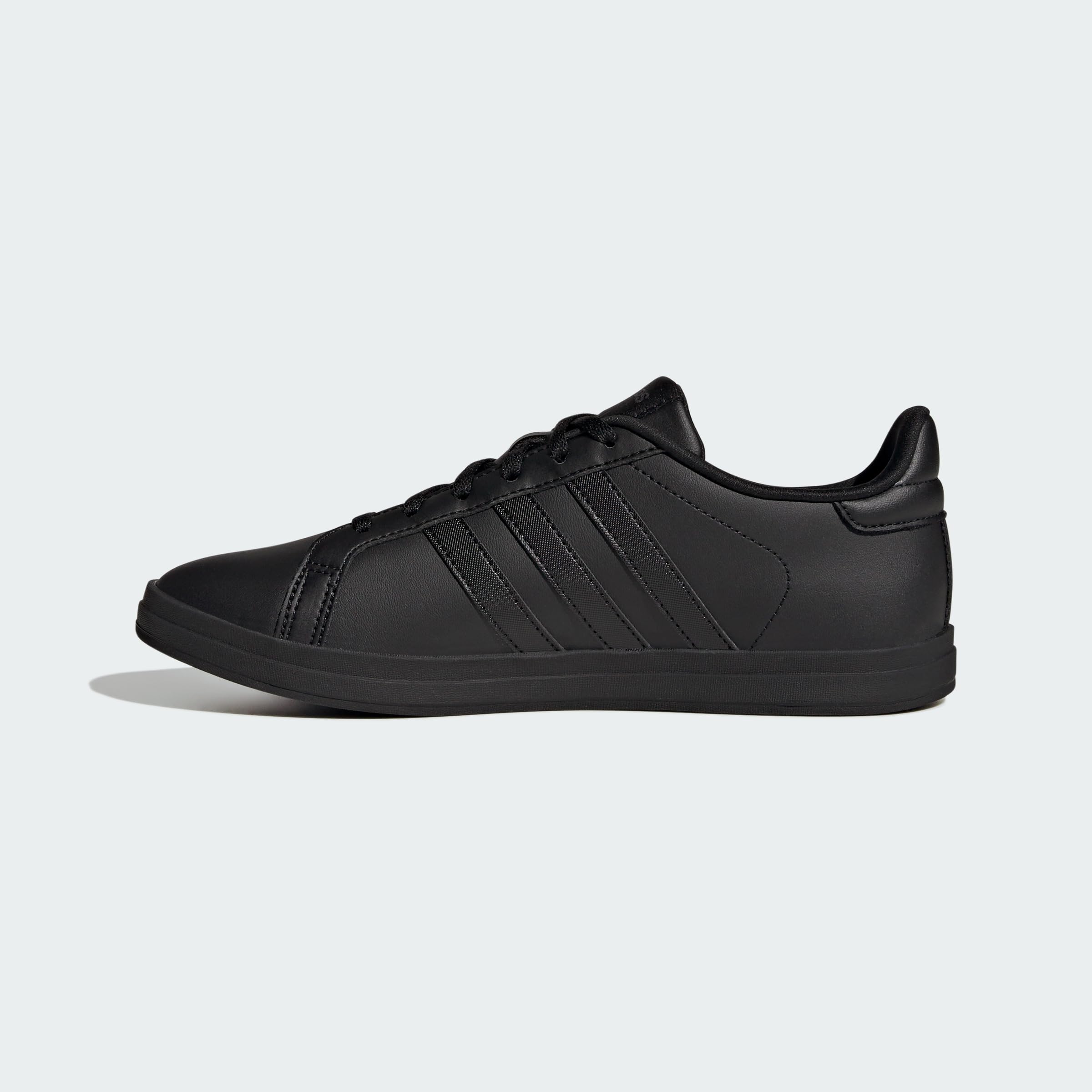 حذاء Adidas للرجال والنساء – لون أسود تصميم موحد مناسب للرجال والنساء تصميم مريح ومتين
