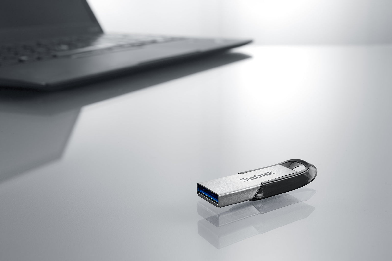 سانديسك الترا فليير 64 جيجابايت فلاش درايف USB 3.0