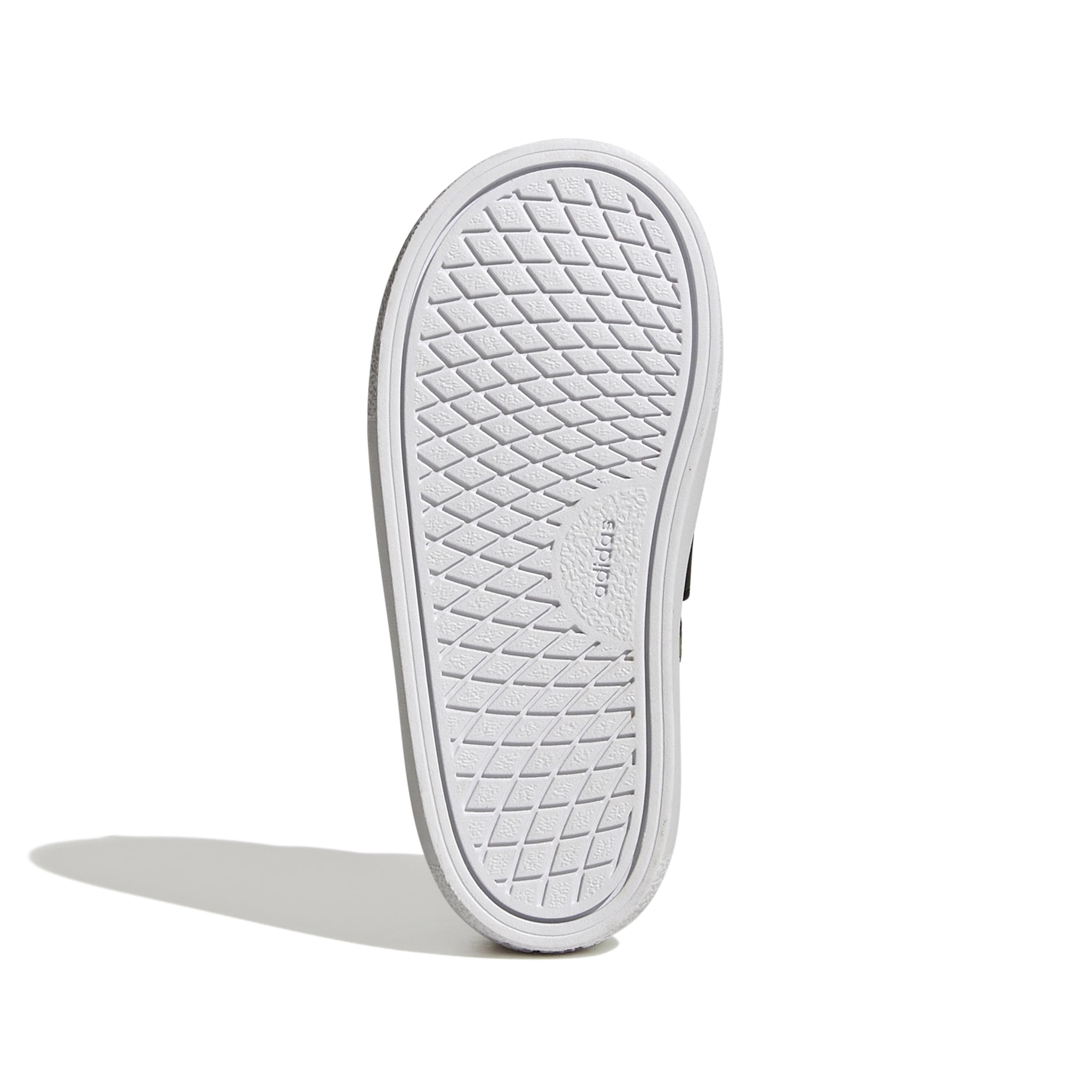 أحذية أديداس للأولاد تجمع بين الراحة والأداء والأناقة الرياضية في تصميم واحد مثالي. مصنوعة من خامات قابلة للتهوية مع نعل مطاطي متين يوفر ثباتاً ممتازاً وتحملًا طويل الأمد للاستخدام اليومي أ