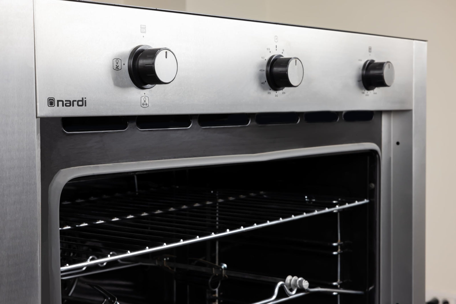 فرن وشواية غاز ناردي – تصميم إيطالي مع مكونات عالية الجودة FGX89XN4 