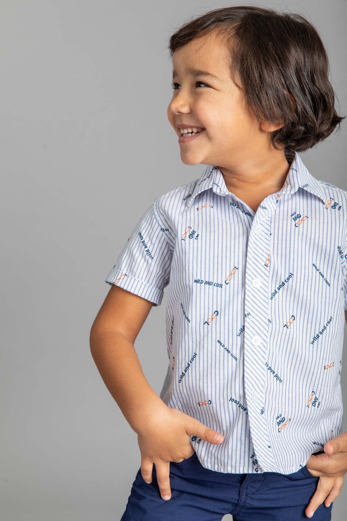 قميص Concrete للبنين هو قميص مصنوع بعناية يجمع بين الراحة والمتانة والمظهر العملي والأنيق. 