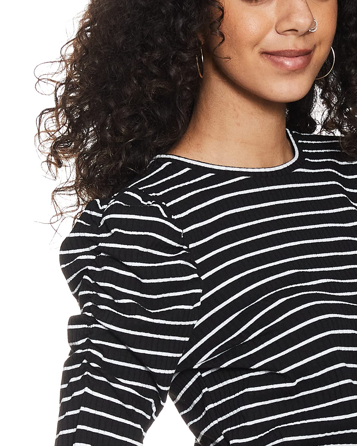 تيشيرت نسائي من ماتالان بتصميم مخطط وأكتاف مزينة بكشكش، مع أكمام طويلة وياقة دائرية