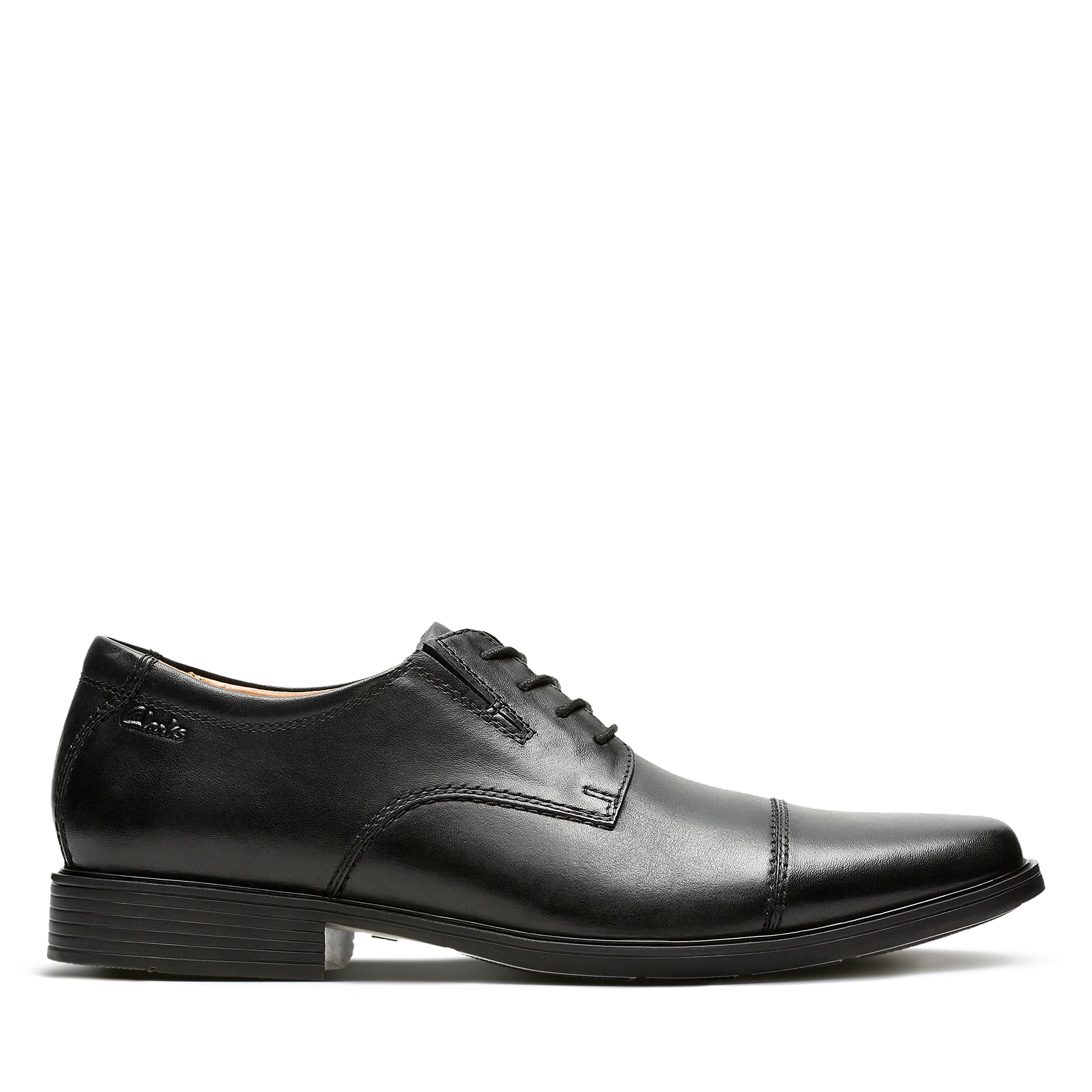 أحذية من Clarks للرجال التي تجمع بين الراحة الكلاسيكية والأناقة الراقية