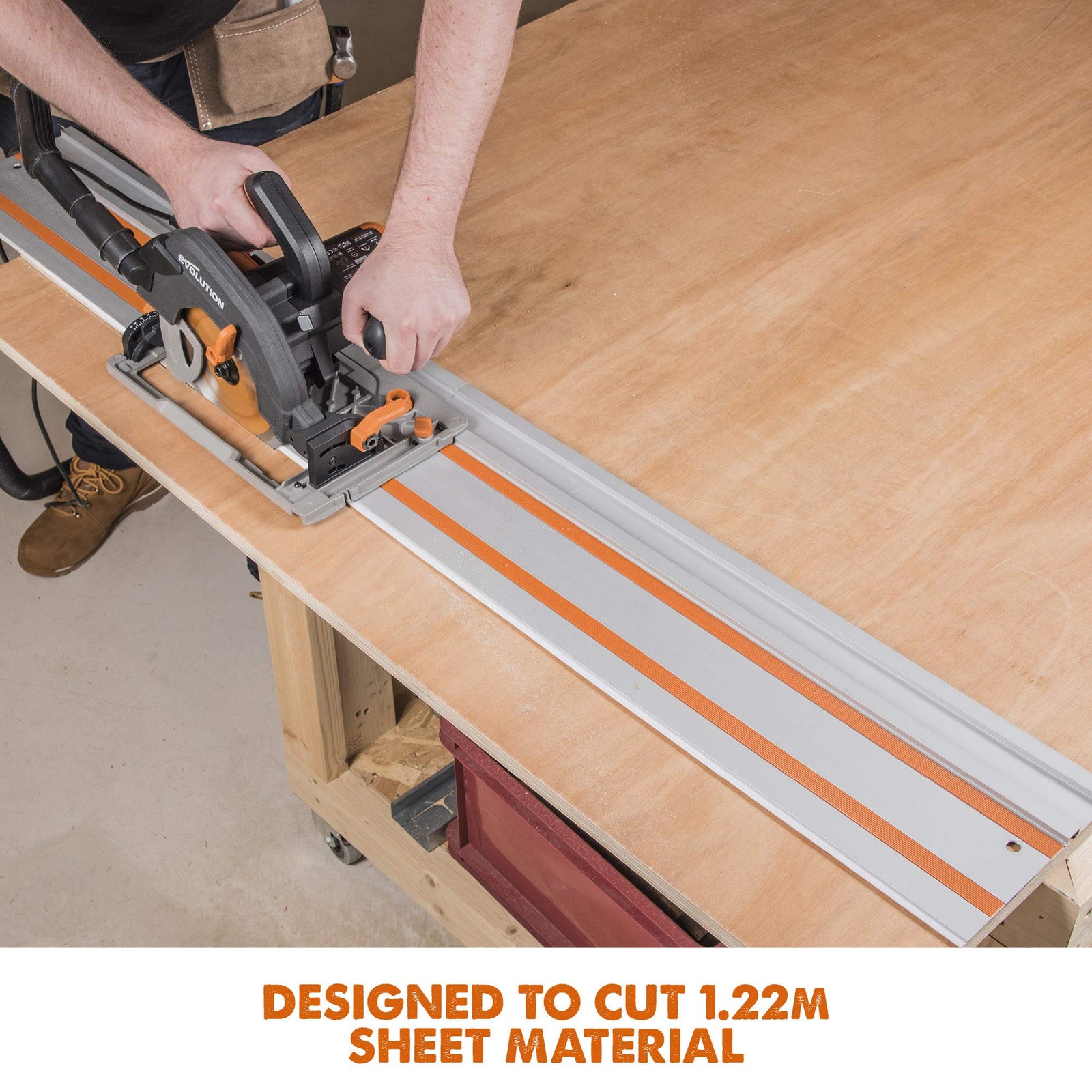 مسطرة التوجيه إيفوليوشن باور تولز ST1400 بطول 1400 مم هي أداة احترافية تساعد على تنفيذ قصات مستقيمة ودقيقة عند استخدامها مع المناشير الدائرية المتوافقة. يتكون المسار من قطعتين (٧٠٠ مم + ٧٠٠ مم)