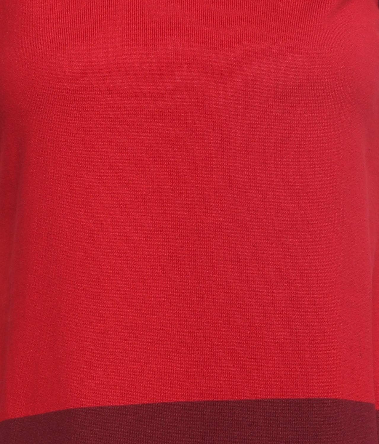 بلوزة Bella Dona المحبوكة للنساء بتصميم لونين وحواف متباينة توفر مظهرًا عصريًا وأنيقًا مع راحة ممتازة