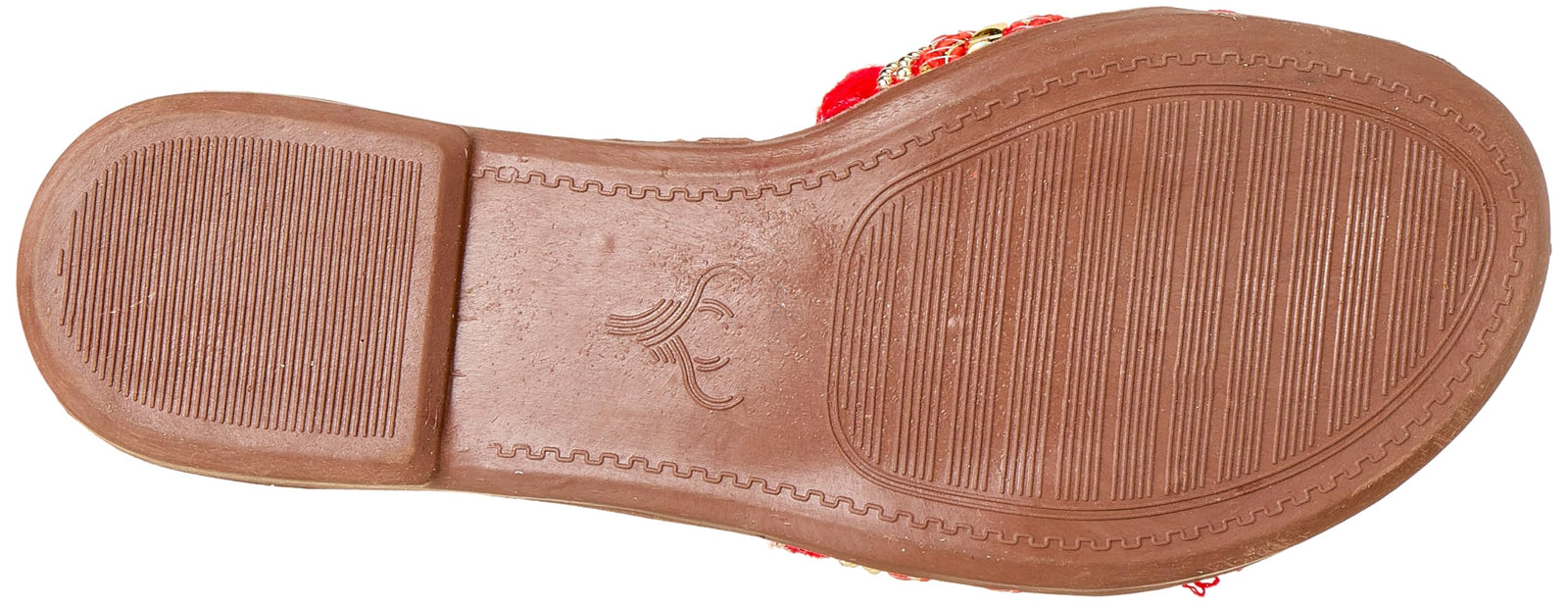 شباشب SWAY للنساء تأتي بتصميم أنيق يتميز بحزام من قماش الدانتيل مطرّز بنقشة عربية مميزة،