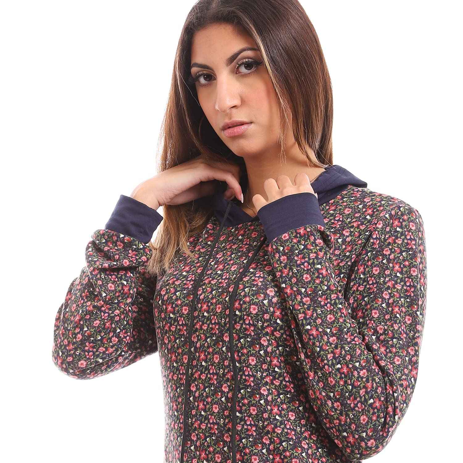 هودي أندورا للنساء يجمع بين الراحة والدفء والأناقة الكاجوال، مما يجعله مثاليًا للاستخدام اليومي.