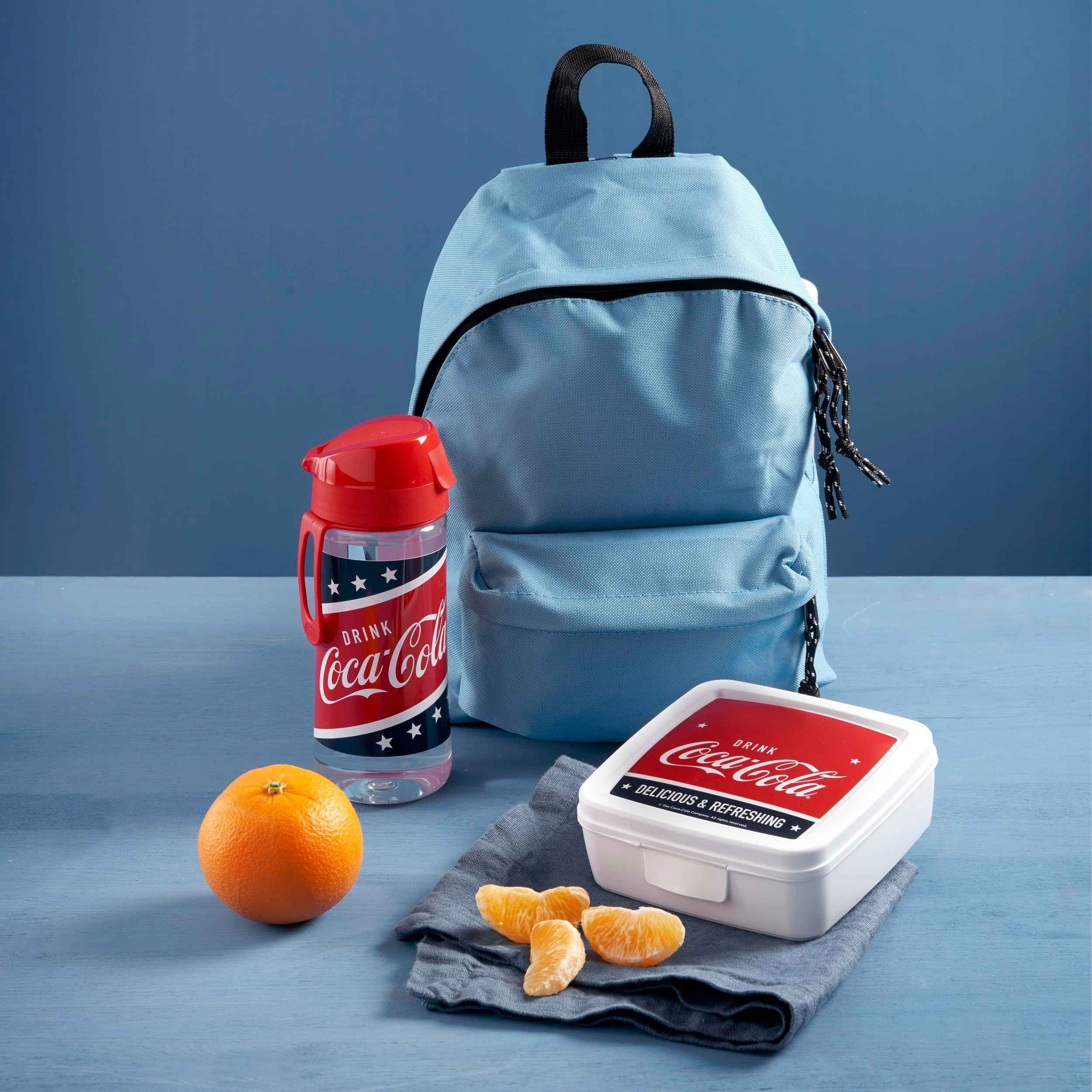 زجاجة Snips كوكاكولا البلاستيكية هي وعاء متين وأنيق لتخزين وتقديم المشروبات. بسعة 0.50 لتر وبأبعاد 7 × 20 سم