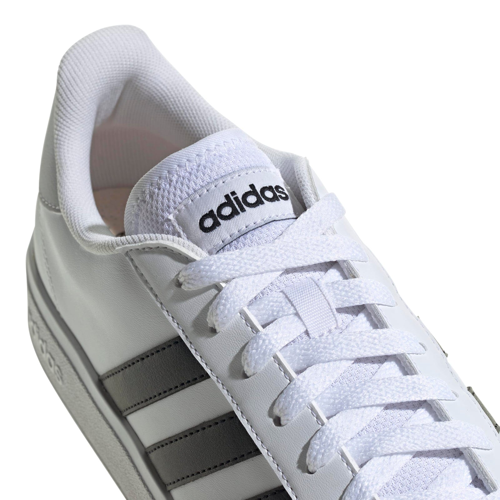adidas Shoes mens- Damage Box