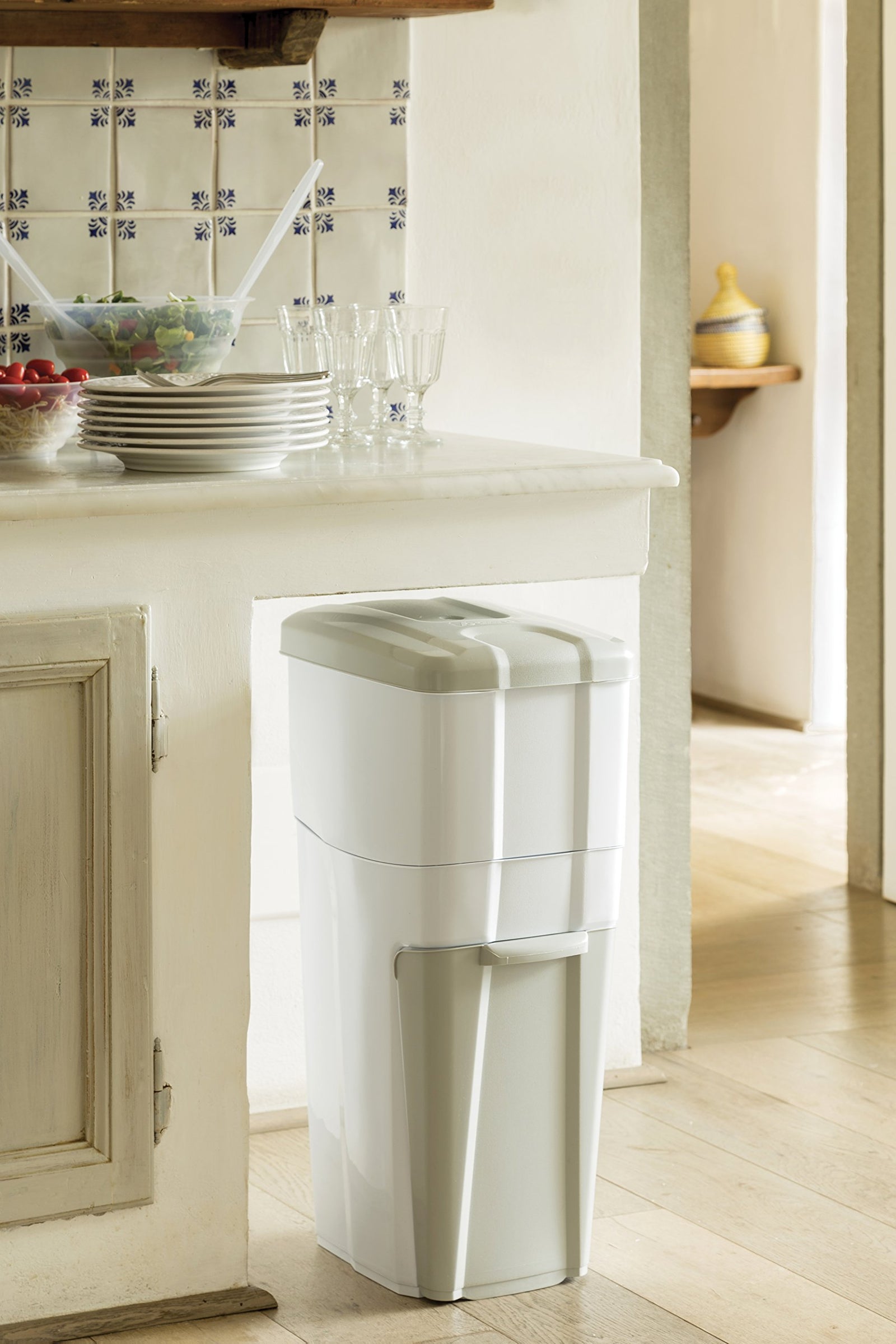 صندوق إعادة التدوير Bama هو حل عملي وصديق للبيئة لتنظيم النفايات في المنزل أو المكتب