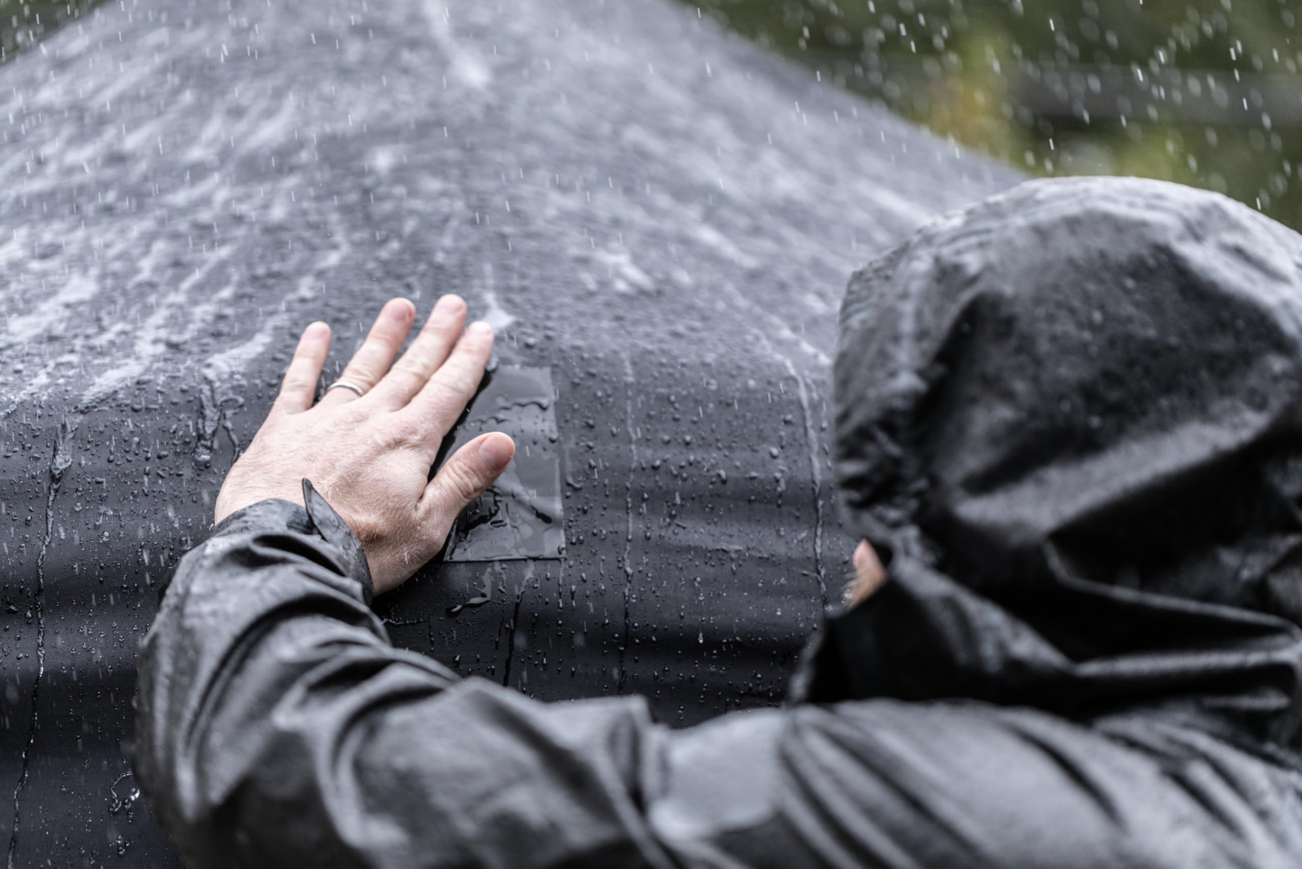 شريط T-REX المقاوم للماء والثقيل متعدد الاستخدامات لحل مشاكل التسريب والإصلاح على الأسطح الرطبة أو الخشنة أو المتسخة. يمكن استخدامه تحت الماء لتوفير ختم قوي ودائم ضد التسرب للأنابيب، الخراطيم، الأسطح،