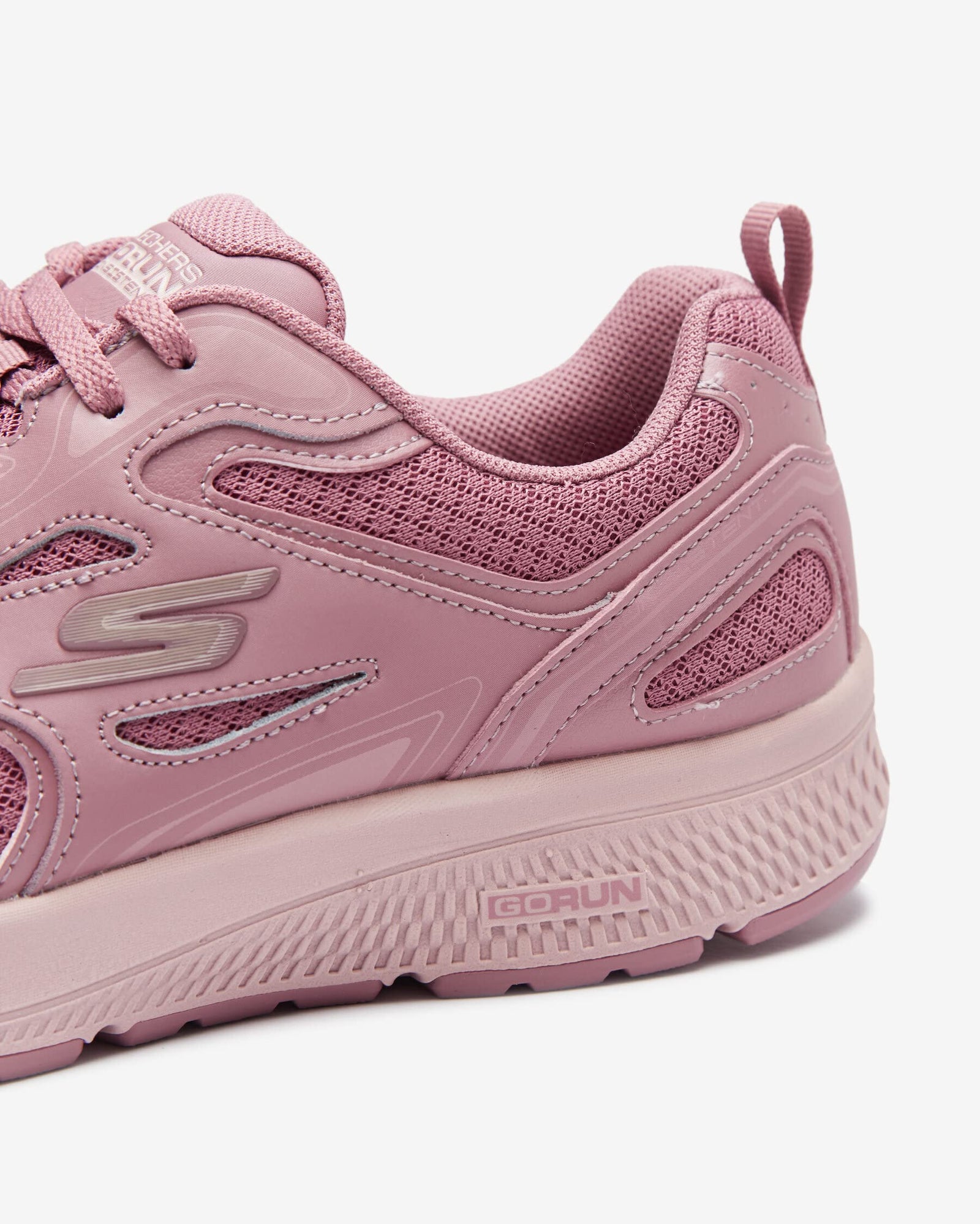 حذاء نسائي أنيق من سكيتشرز