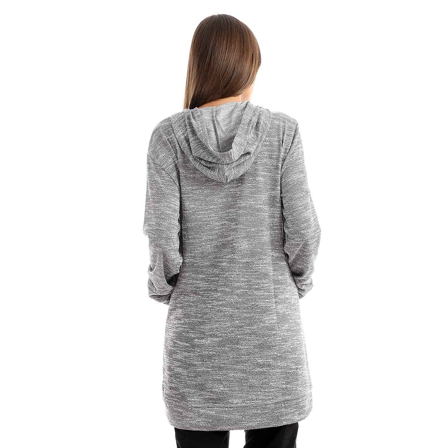 هودي كادي بجيب الكنغر وتصميم واسع للنساء يجمع بين الراحة والأناقة العصرية. مصنوع من قماش ناعم وعالي الجودة،