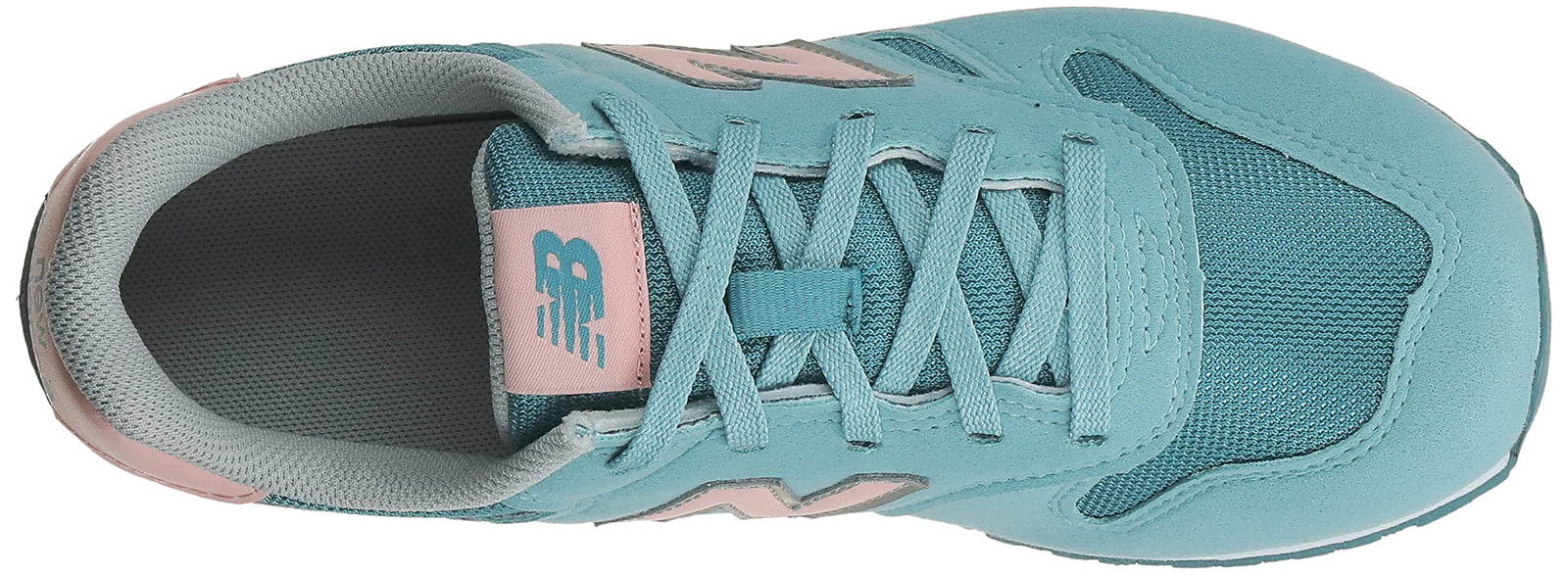 حذاء نيو بالانس للبنات يجمع بين الراحة والمتانة والأناقة الرياضية للاستخدام اليومي. مصنوع من قماش شبكي يسمح بمرور الهواء لتوفير انتعاش طوال اليوم