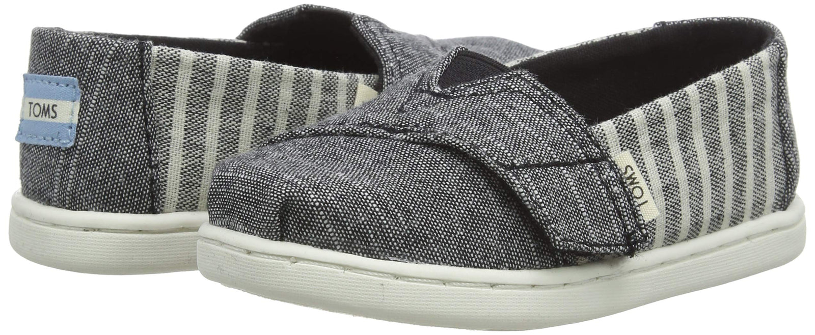 احرصي على أناقة وراحة طفلتك مع أحذية TOMS للبنات. مصنوعة من خامات خفيفة ومتينة، توفر راحة ودعماً طوال اليوم للأطفال النشطين. تتميز بتصميم سهل الارتداء مع نعل مرن، مما يجعلها مثالية للمدرسة، الخروج اليومي،