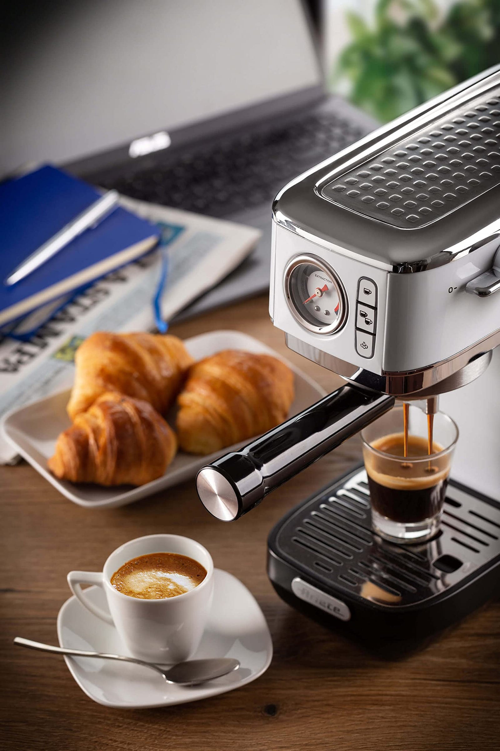 Ariete Coffee maker with pressure gauge, compatible with coffee powder and ESE pods, 1300 W, 1.1 L capacity, 15 bar pressure, ½ cup filter, cappuccino device