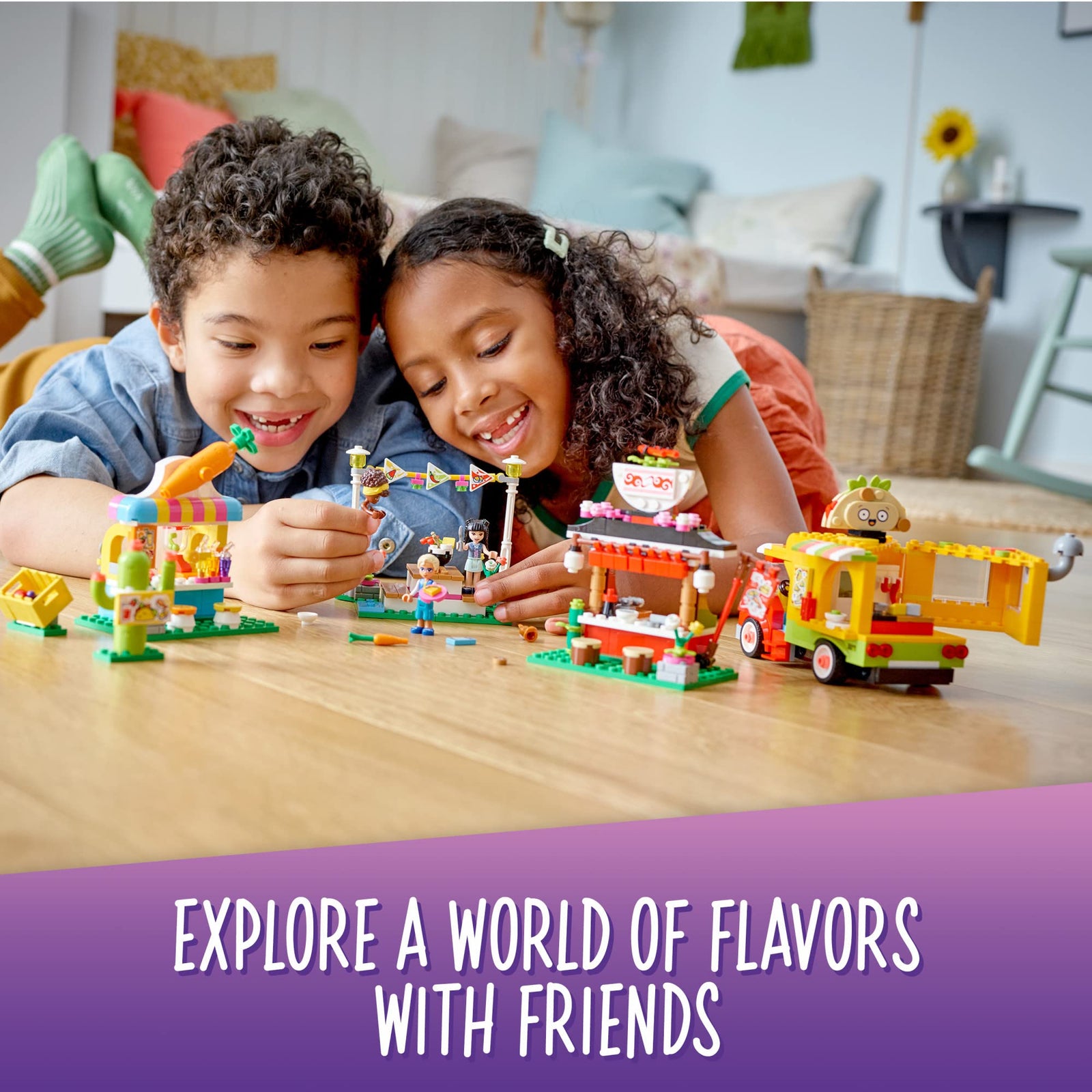 مجموعة سوق الطعام من ليغو فريندز (41701) لعبة ممتعة مليئة بالألوان تُحفّز الأطفال على اللعب الإبداعي والتخيل، ومناسبة للأطفال من عمر 6 سنوات فما فوق. تتكوّن المجموعة من 592 قطعة