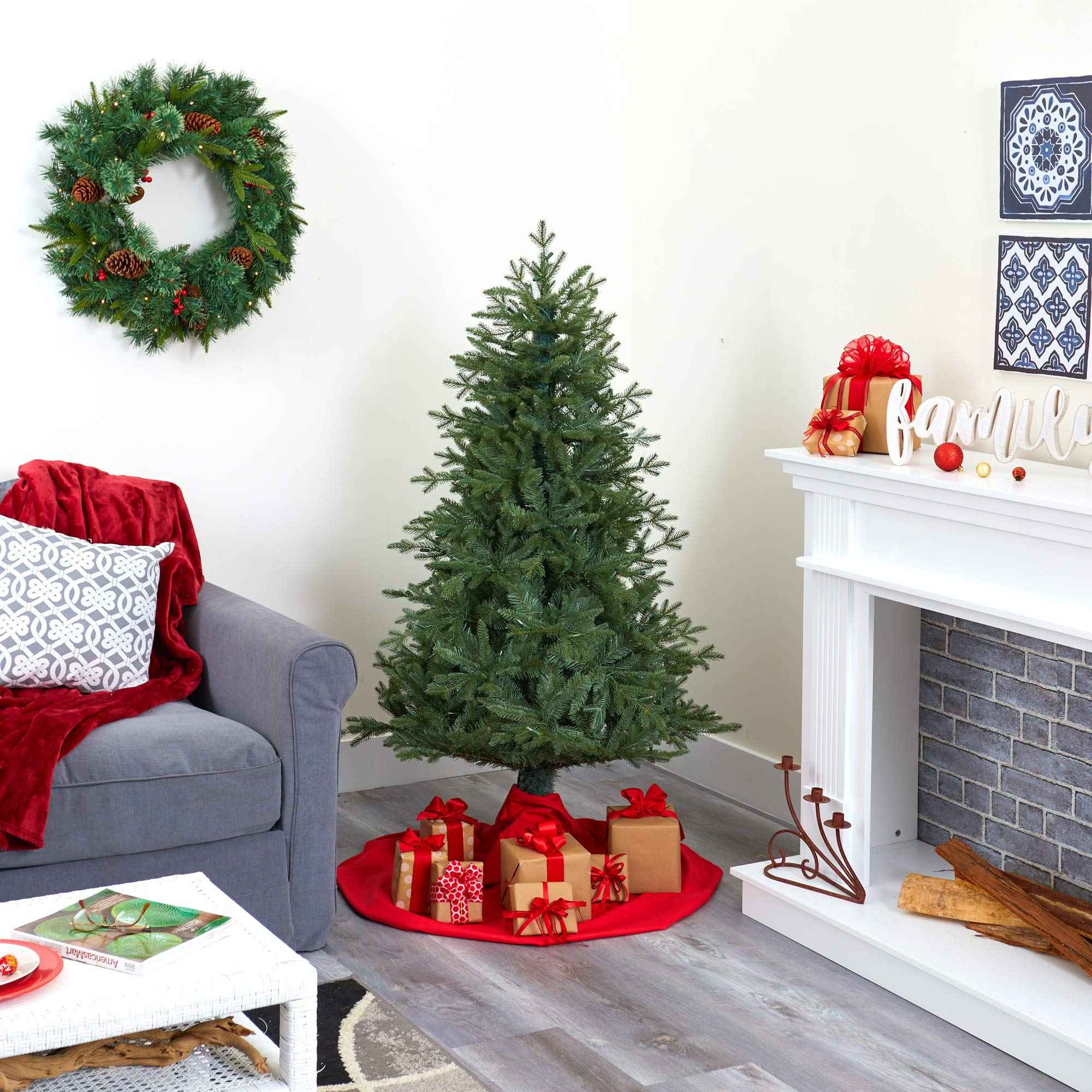 شجرة كريسماس صناعية من Nearly Natural – خضراء بخامات PVC وPE