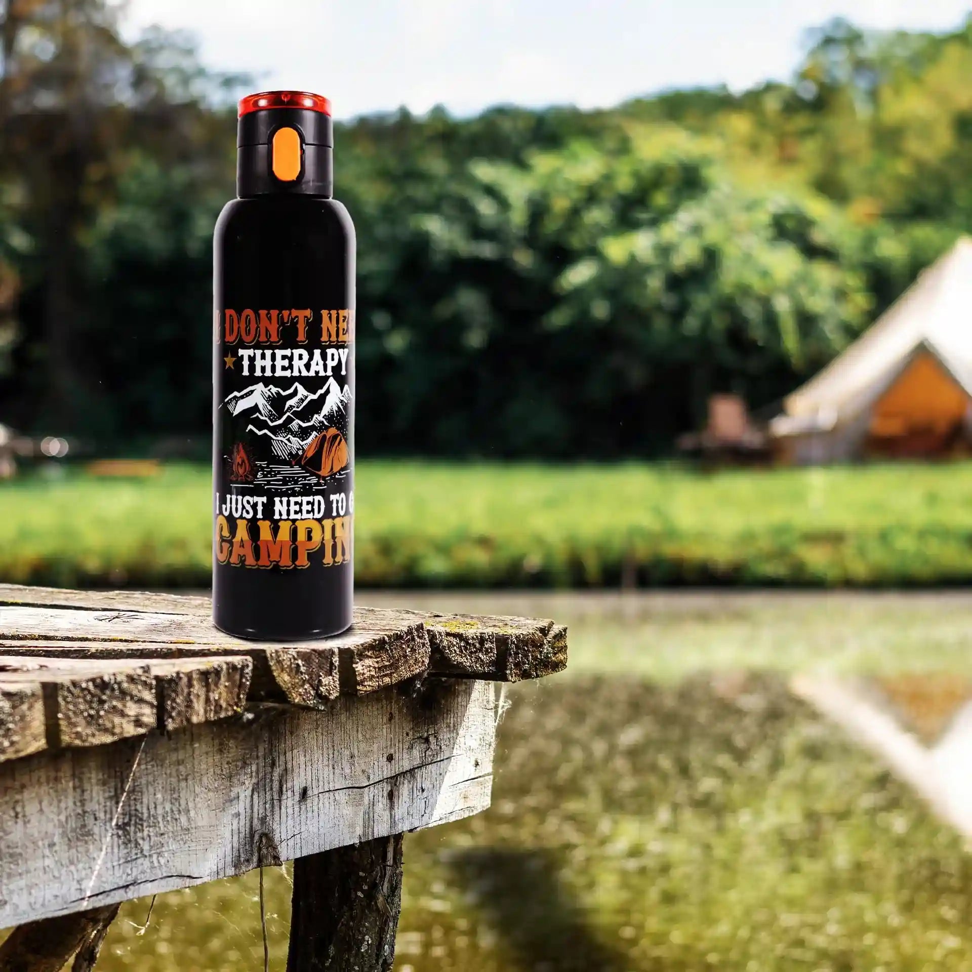 زجاجة المياه من هيرفين بسعة ٧٥٠ مل هي خيار عملي وأنيق للحفاظ على الترطيب أثناء المدرسة أو الصالة الرياضية أو الرياضة أو الأنشطة الخارجية. صُنع في تركيا وتتميز بتصميم يمنع التسرب لضمان الاستخدام الآمن