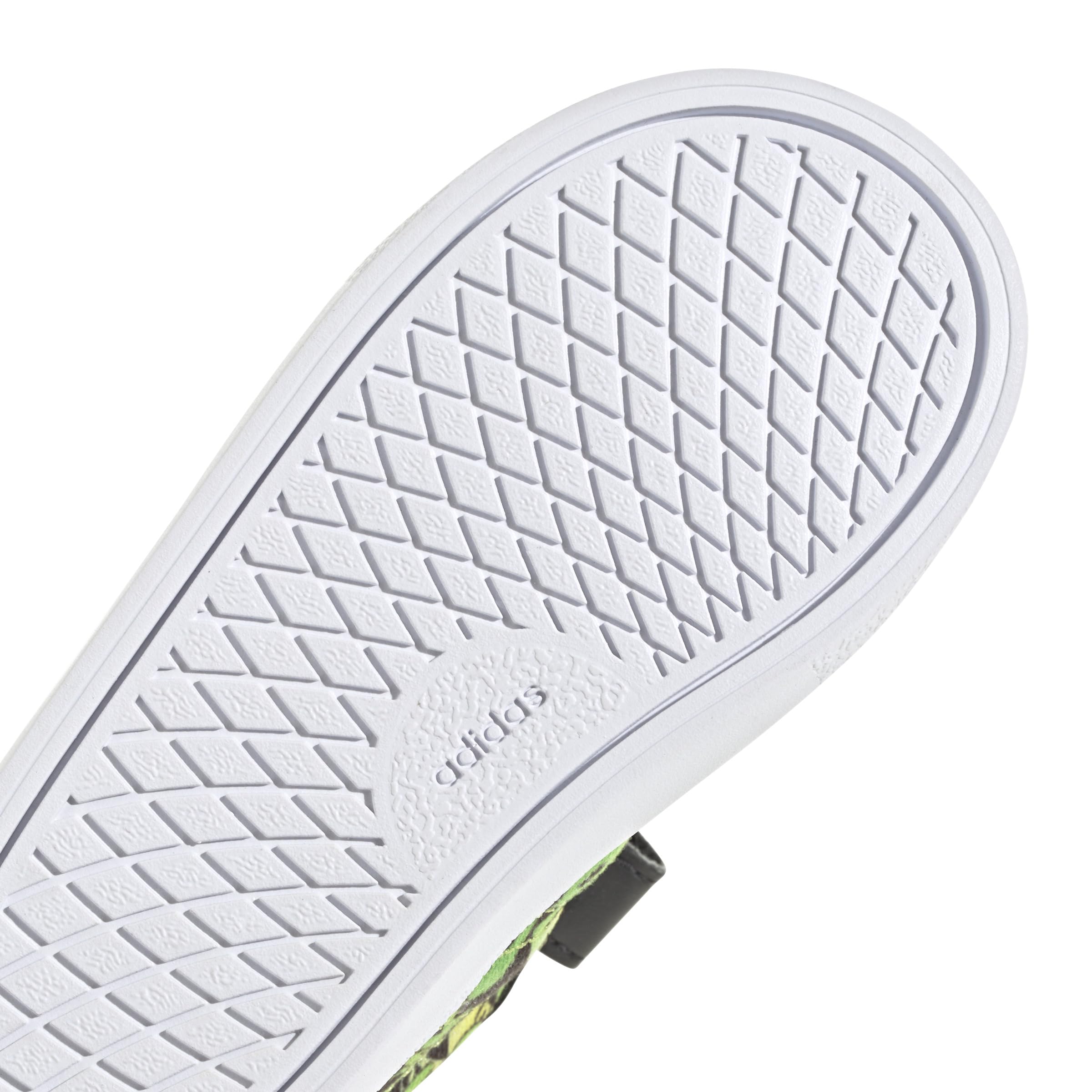 أحذية أديداس للأولاد تجمع بين الراحة والأداء والأناقة الرياضية في تصميم واحد مثالي. مصنوعة من خامات قابلة للتهوية مع نعل مطاطي متين يوفر ثباتاً ممتازاً وتحملًا طويل الأمد للاستخدام اليومي أ