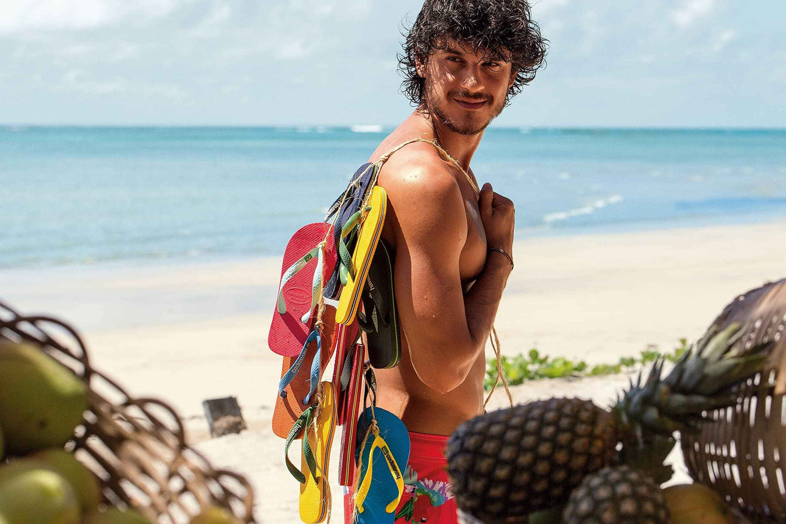 شبشب Havaianas للرجال مصنوع من مطاط عالي الجودة، يوفر الراحة والمتانة أثناء الاستخدام اليومي. خفيف الوزن وسهل الارتداء، مناسب للاستخدام اليومي