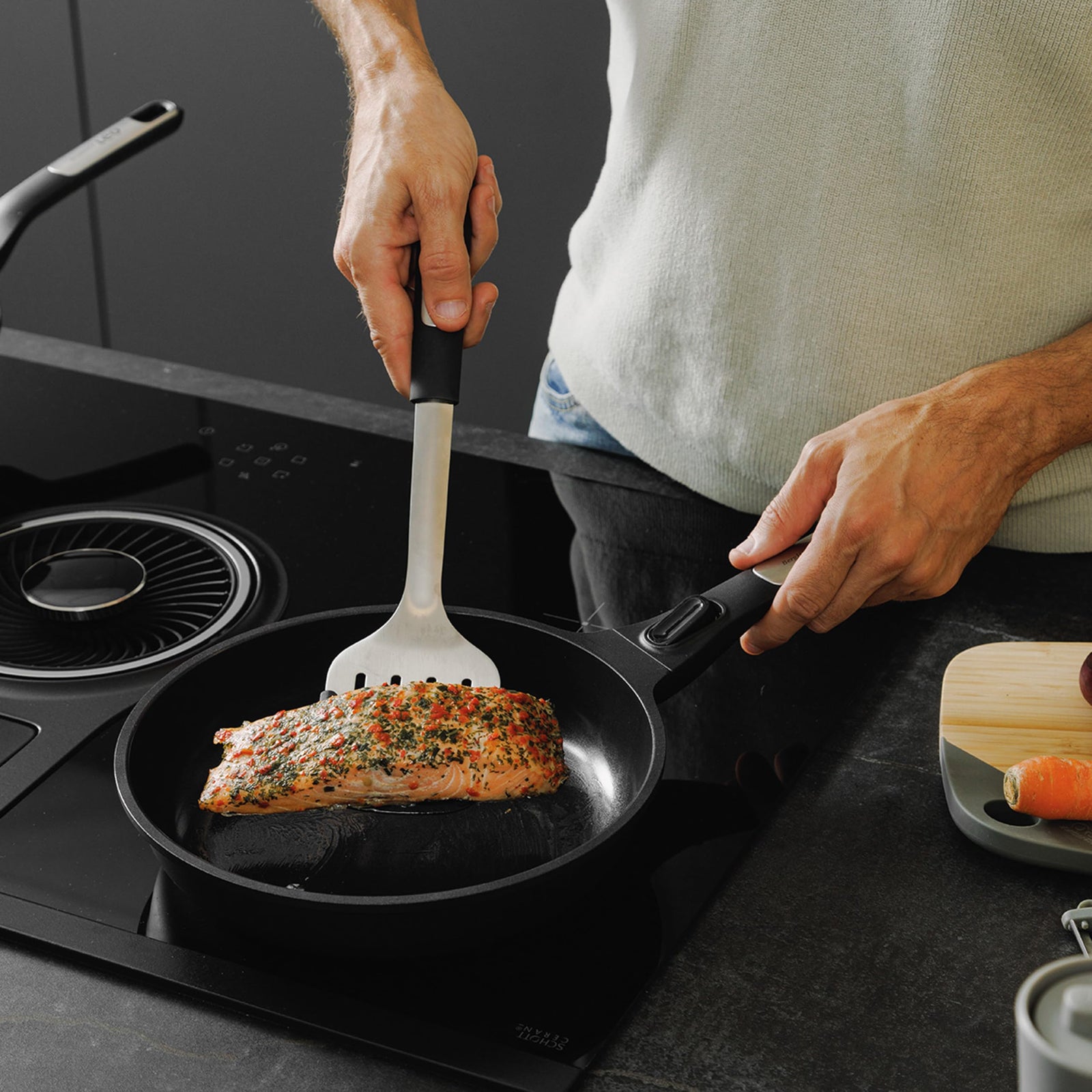 Leo Phantom Ceramic Non-Stick Frying Pan 31.75 cm with Detachable Handle, Recycled Cast Aluminum and Non-Toxic Cera Green Coating by BergHOFF