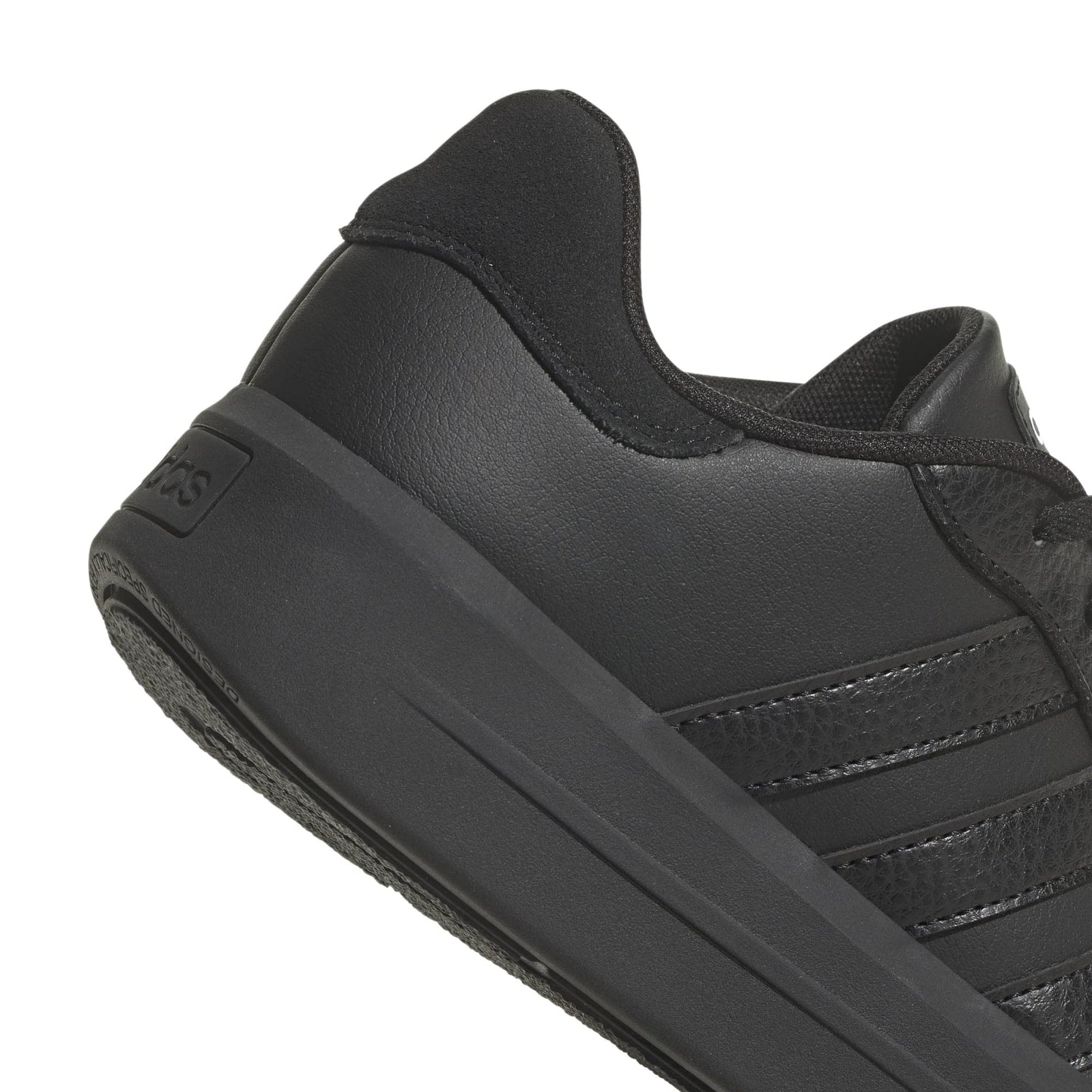 حذاء رياضي نسائي من Adidas موديل COURT PLATFORM