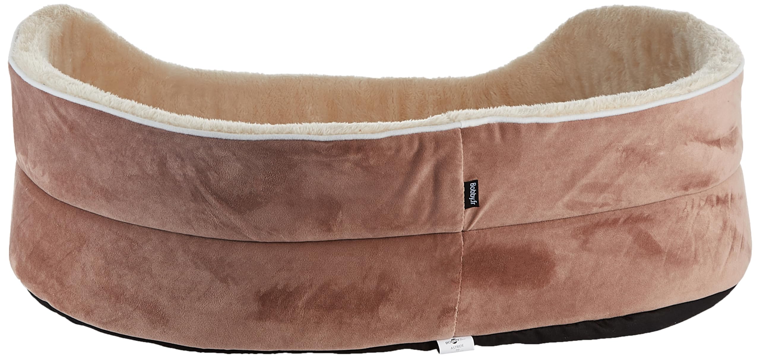 سلة للحيوانات الأليفة من بوبي أستريد باللون الرملي توفر مساحة مريحة للراحة للكلاب والقطط. يبلغ حجمها ٧٠ سم، مصنوعة من خامات ناعمة ومتينة لضمان شعور الحيوان بالراحة والأمان