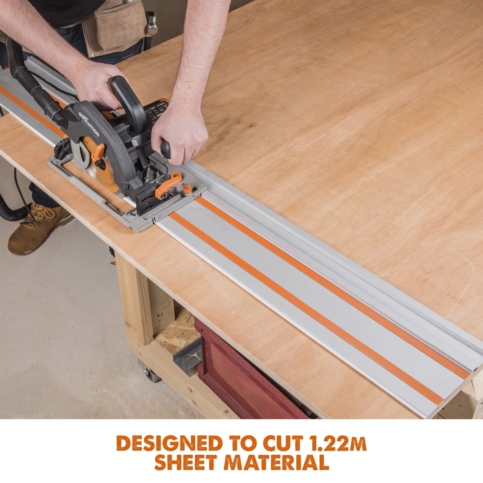 مسطرة التوجيه إيفوليوشن باور تولز ST1400 بطول 1400 مم هي أداة احترافية تساعد على تنفيذ قصات مستقيمة ودقيقة عند استخدامها مع المناشير الدائرية المتوافقة. يتكون المسار من قطعتين (٧٠٠ مم + ٧٠٠ مم)