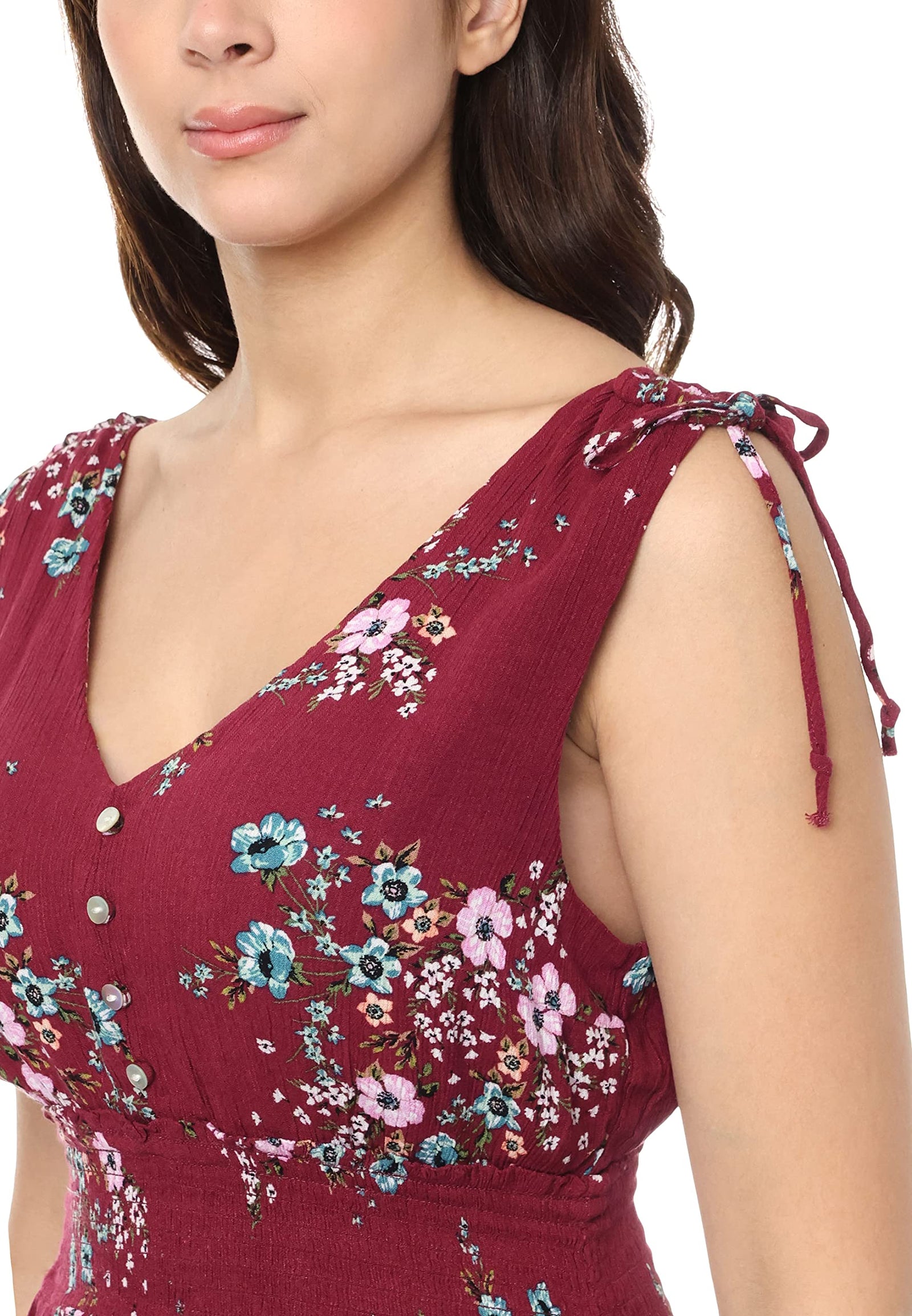 فستان أيروبوستال للسيدات يتميز بتصميم عصري أنيق يجمع بين الراحة والجاذبية. مصنوع من خامة ناعمة