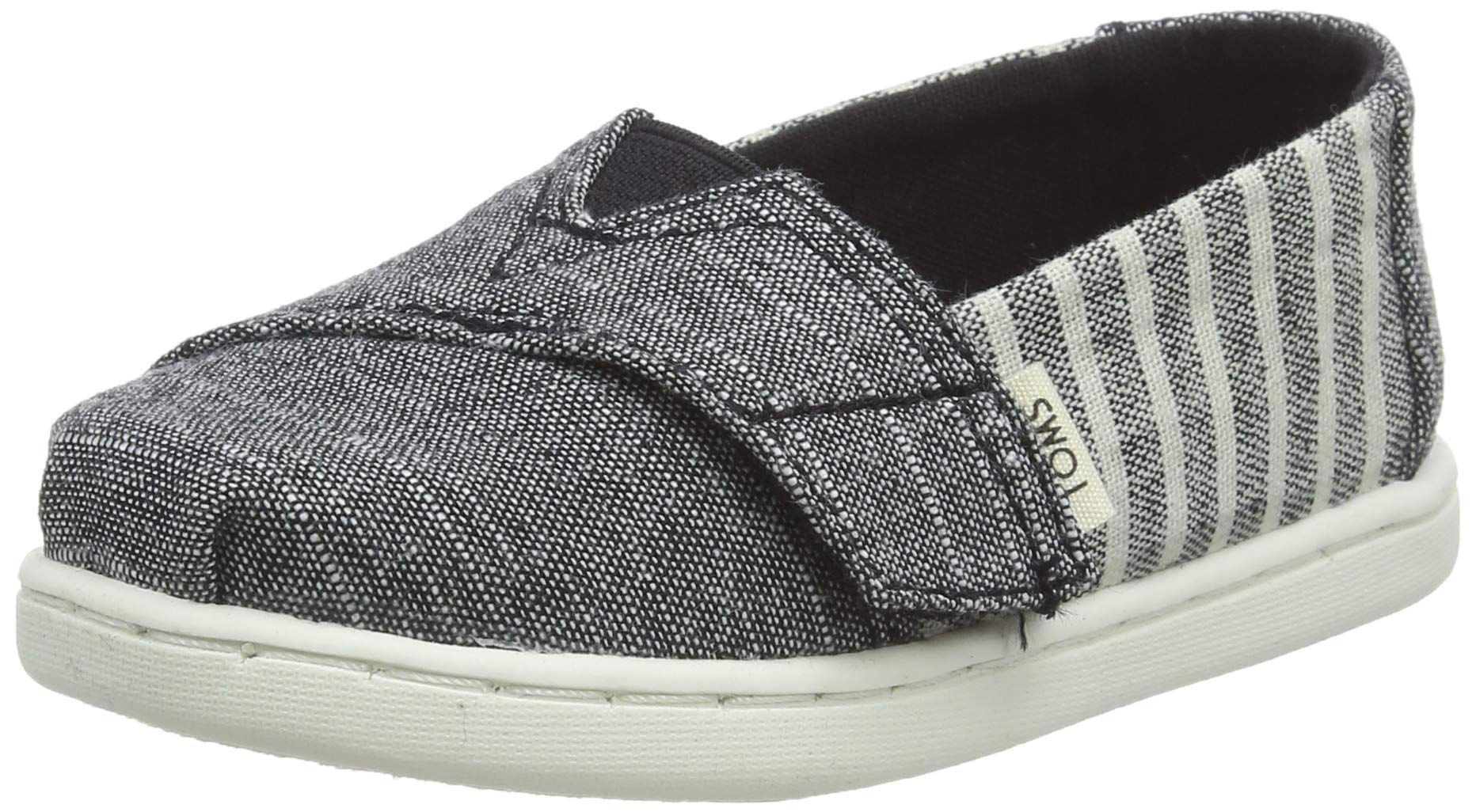 احرصي على أناقة وراحة طفلتك مع أحذية TOMS للبنات. مصنوعة من خامات خفيفة ومتينة، توفر راحة ودعماً طوال اليوم للأطفال النشطين. تتميز بتصميم سهل الارتداء مع نعل مرن، مما يجعلها مثالية للمدرسة، الخروج اليومي،