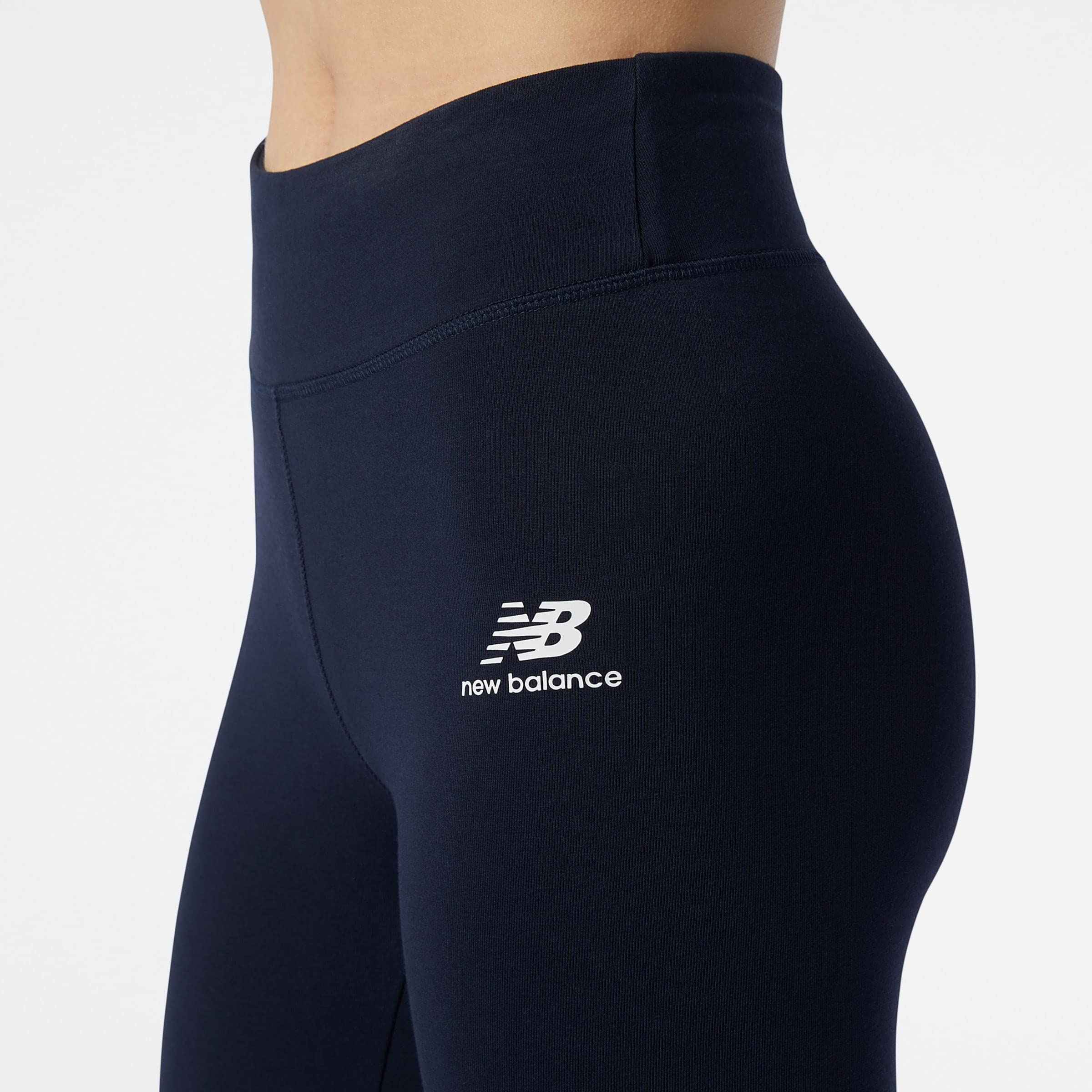 استمتعي بالراحة والحركة بحرية مع ليجنز نيو بالانس للنساء. مصنوع من قماش ناعم ومرن وقابل للتهوية، مما يمنحك دعماً ممتازاً ومرونة عالية أثناء التمارين أو الاستخدام اليومي.