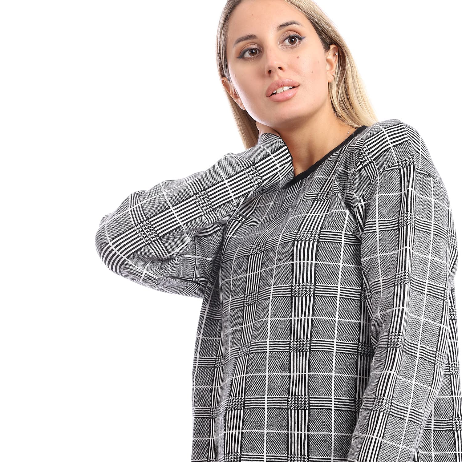 Andora Plaids Round Oversized Pullover For Women,Classic plaid pattern for a trendy yet timeless look..