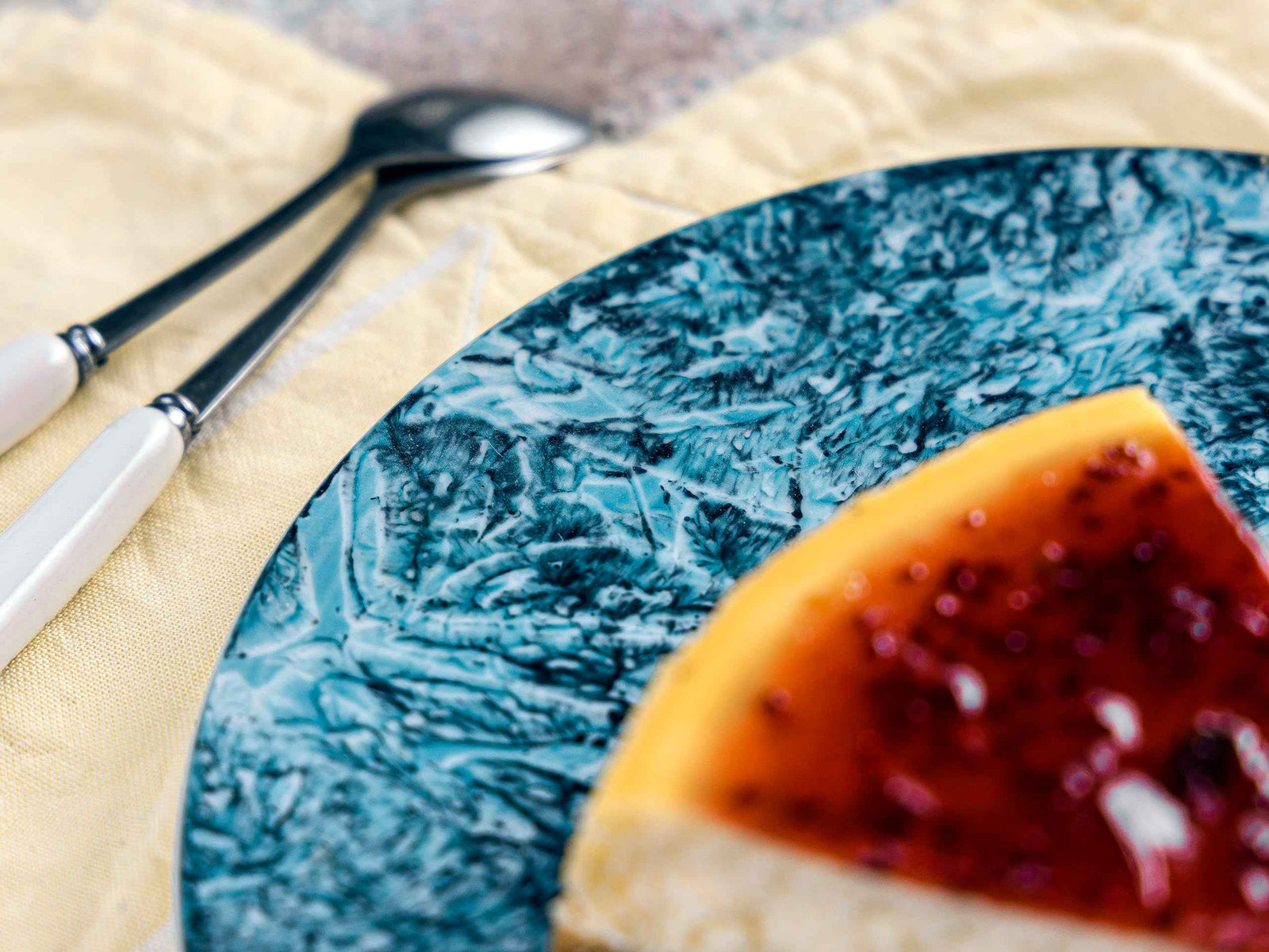 طقم حلوى 7 قطع من البورسلين – نقش رخام أسود تركواز